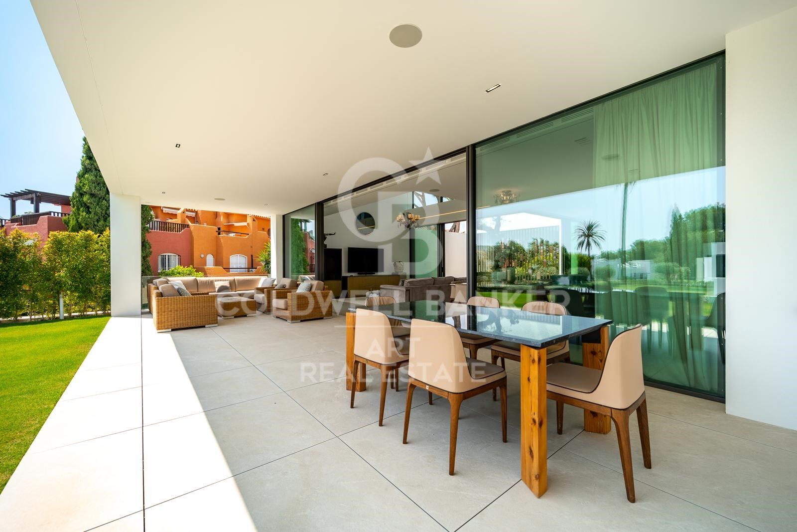 Villa contemporaine avec piscine sur le toit et vues à Nueva Andalucía, Marbella