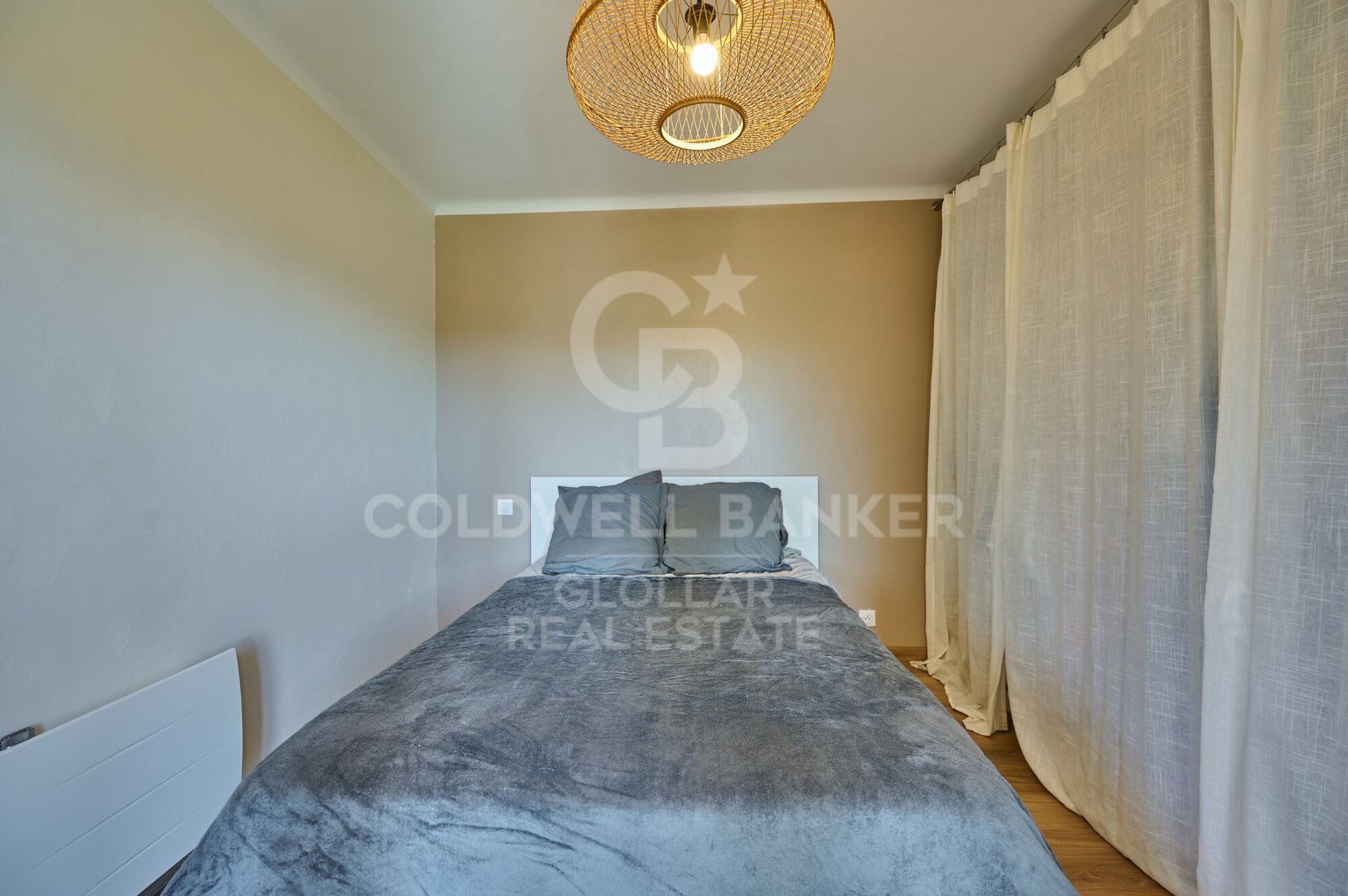 Apartamento reformado con terraza en Angoustrine