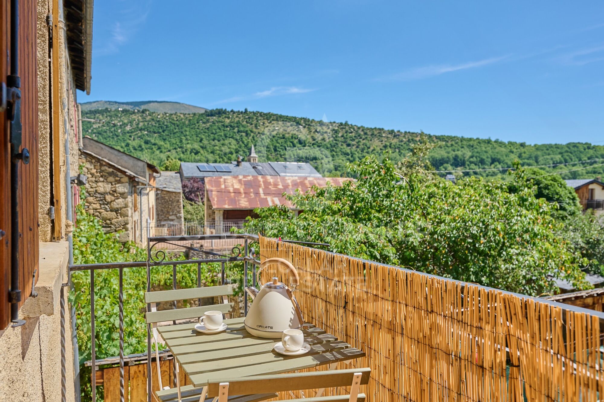 Appartement rénové avec jardin privé et terrasse à Angoustrine
