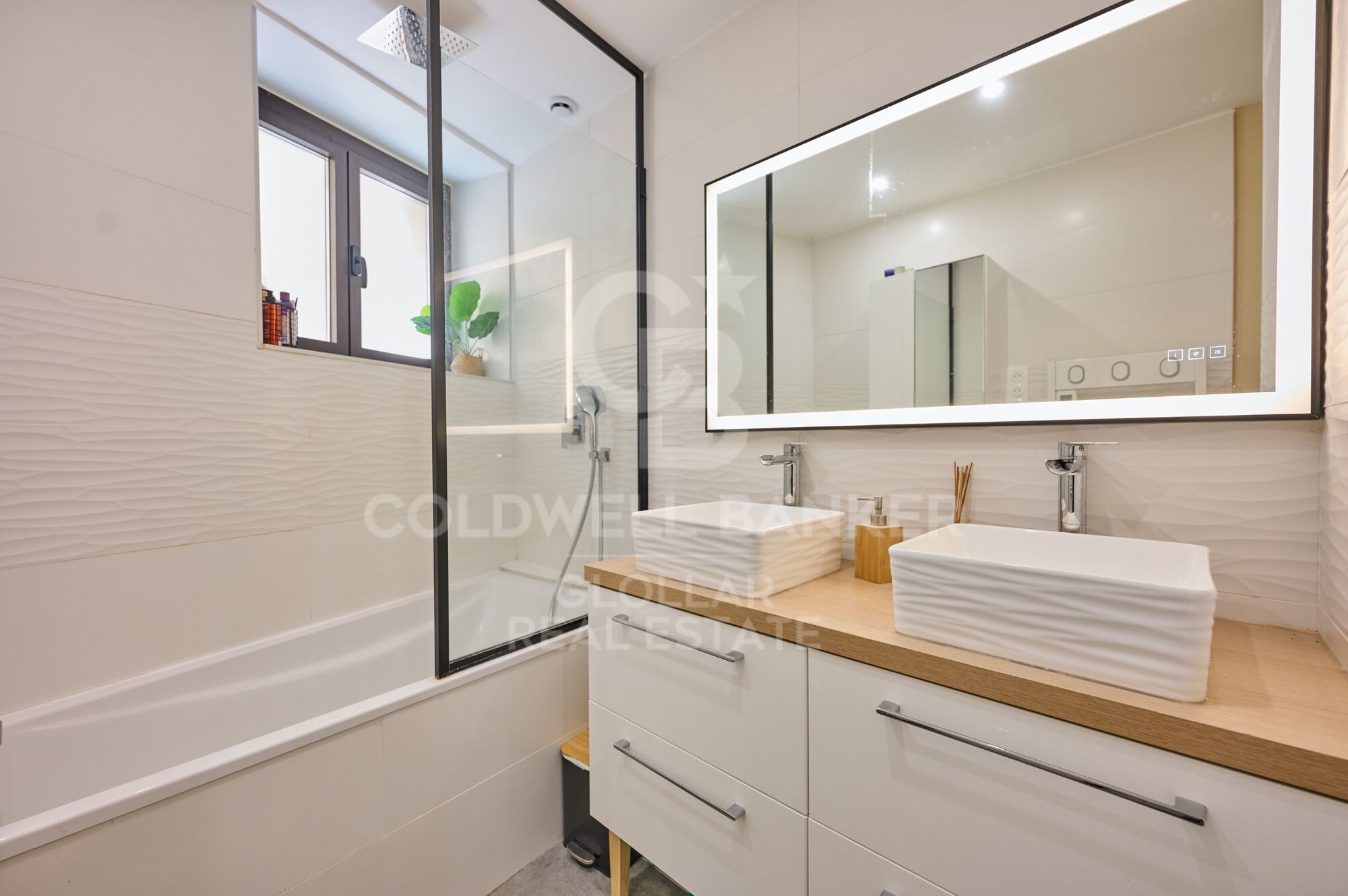 Appartement rénové avec jardin privé et terrasse à Angoustrine
