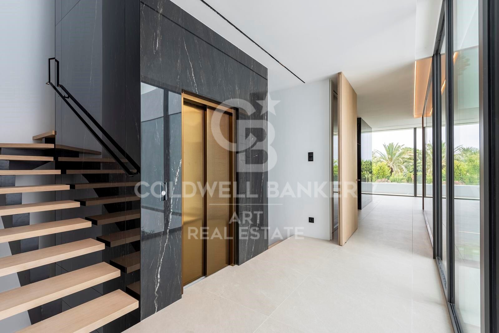 Villa contemporaine avec piscine sur le toit et cinéma en plein air à Nueva Andalucía, Marbella