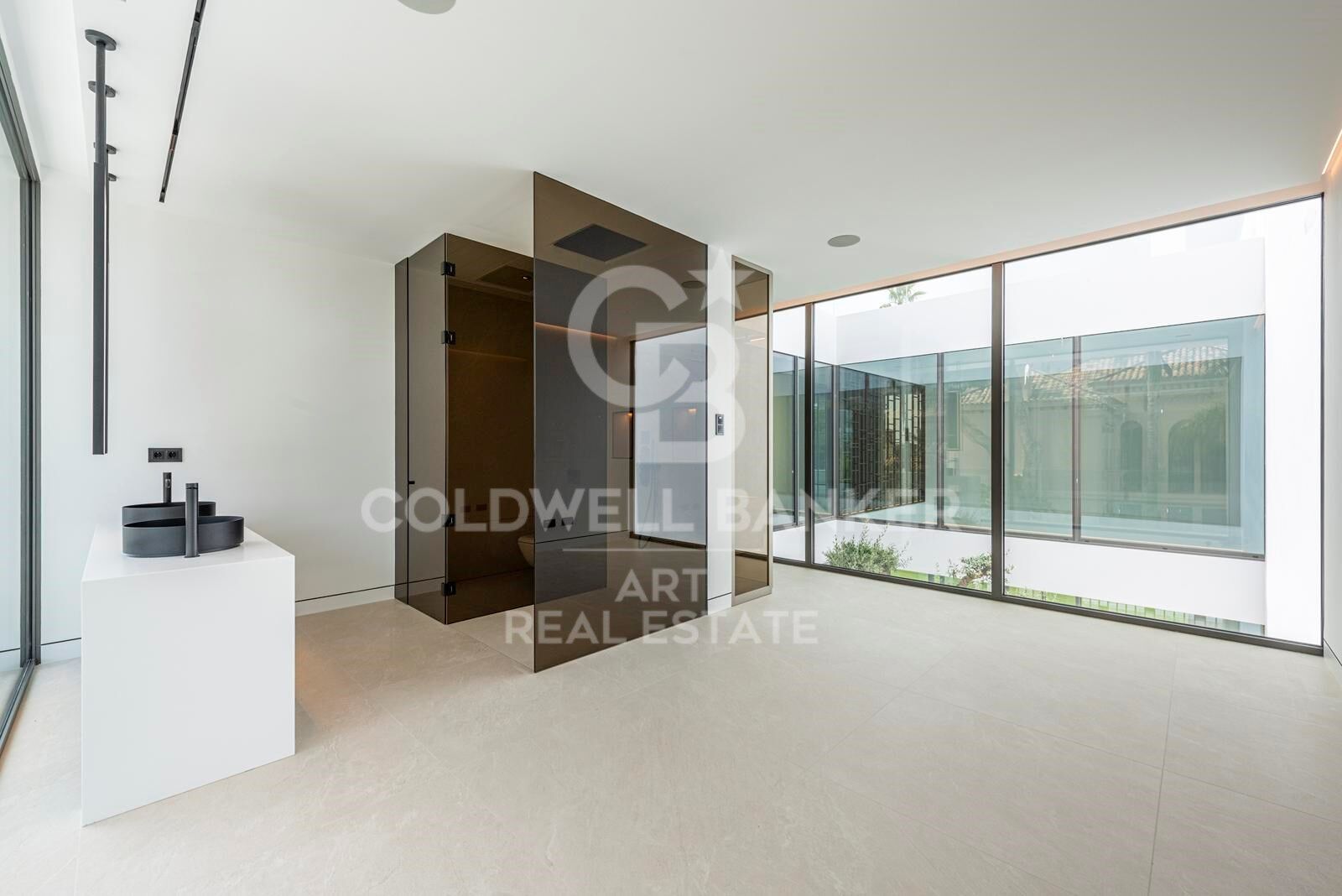 Villa contemporaine avec piscine sur le toit et cinéma en plein air à Nueva Andalucía, Marbella
