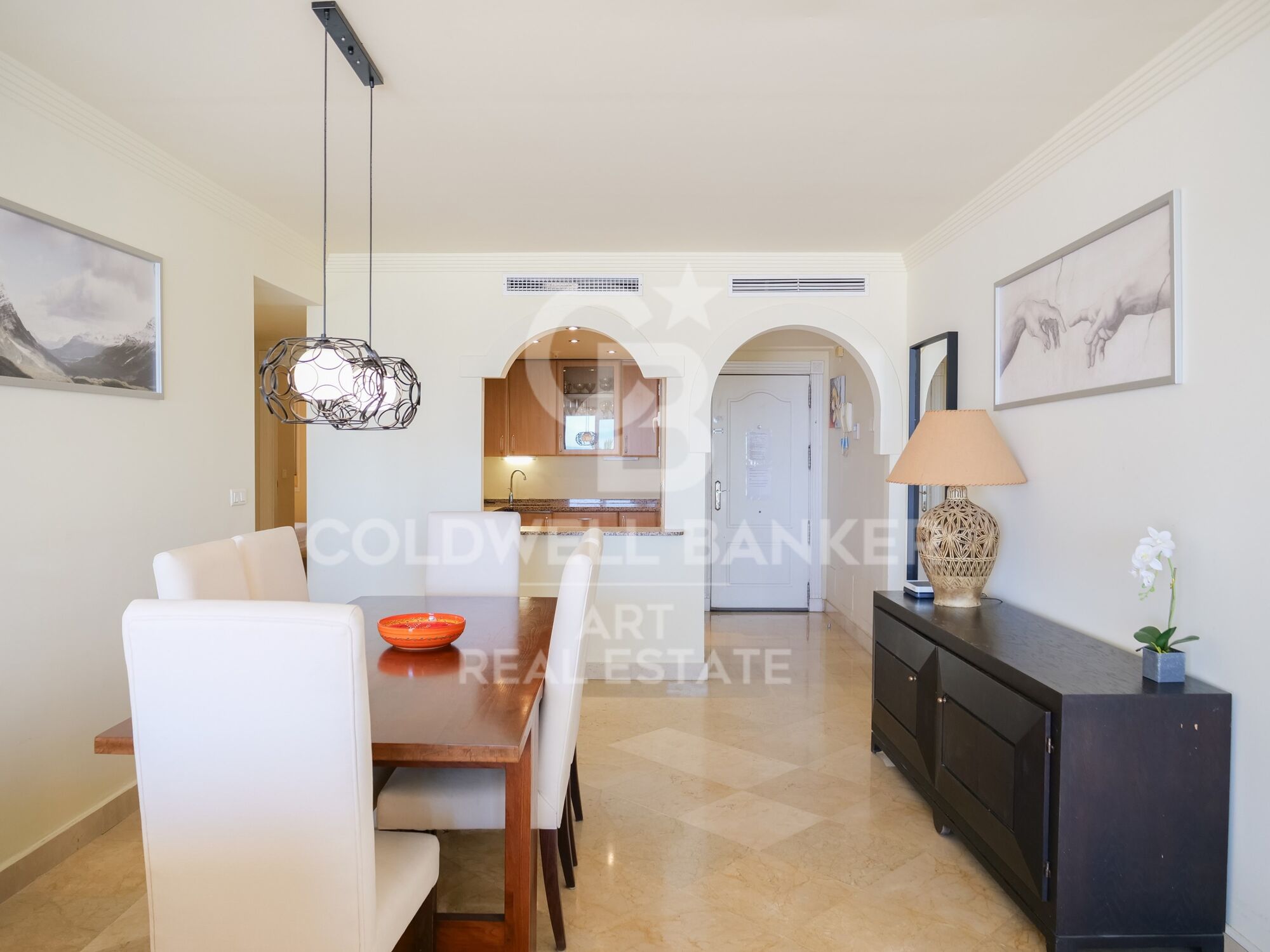 Einzigartige Wohnung nur wenige Meter vom Meer entfernt in Buenas Noches, Estepona