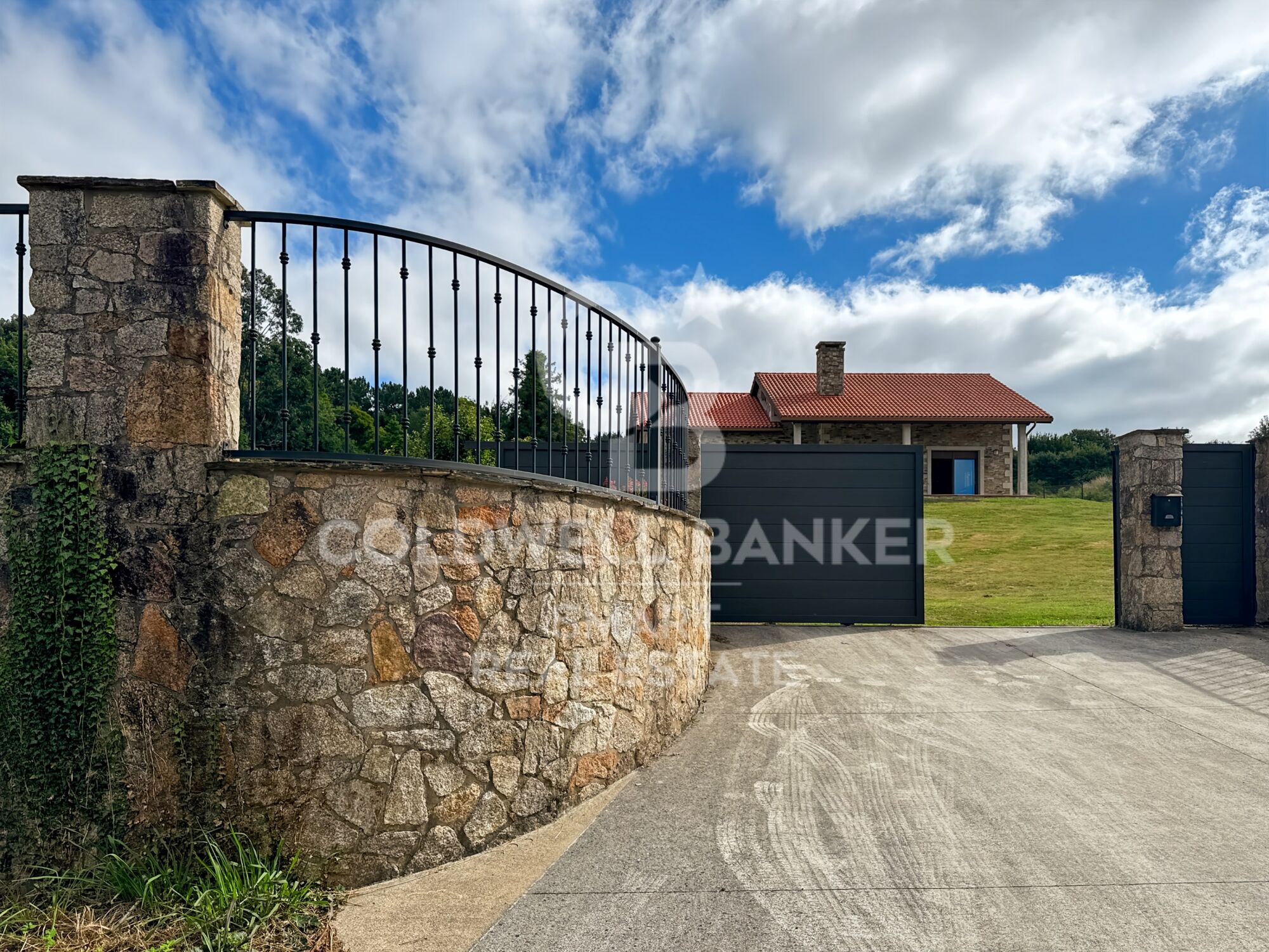 House 5 Bedrooms Triplex Sale Vilarmaior