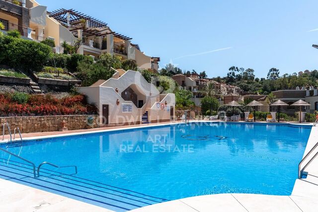 Romantische, geräumige Wohnung im andalusischen Stil in Los Arqueros Golf, Benahavís