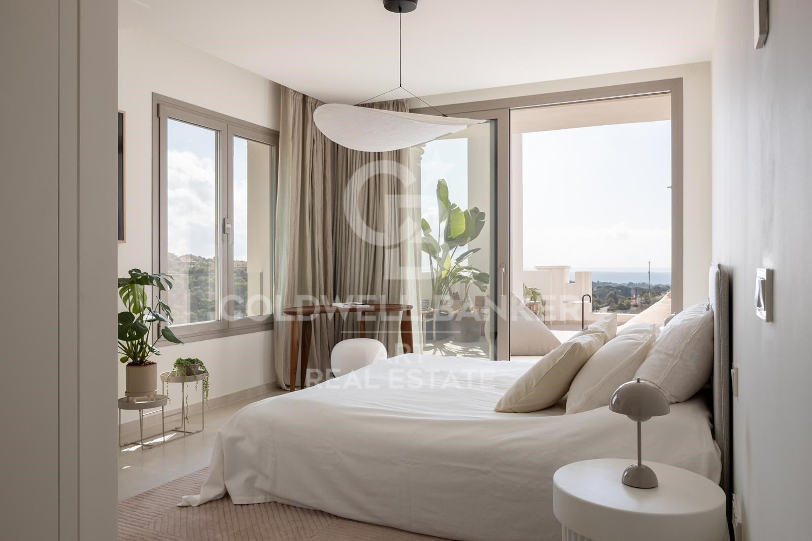 Elegant duplex penthouse with panoramic sea views in Nueva Andalucía, Marbella