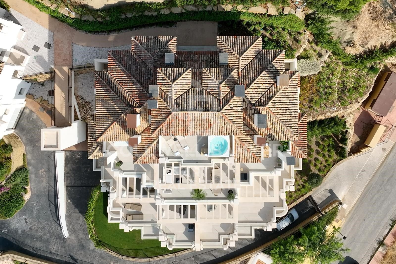 Penthouse duplex élégant avec vue panoramique sur la mer à Marbella, Nueva Andalucía