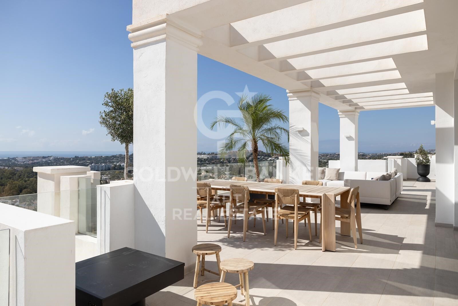 Penthouse duplex élégant avec vue panoramique sur la mer à Marbella, Nueva Andalucía