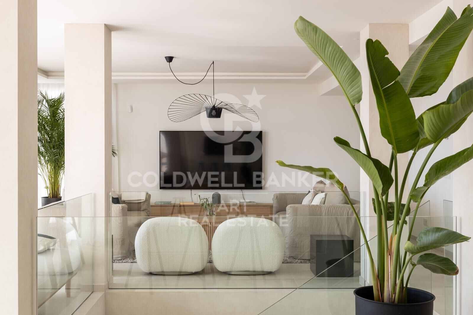 Ático dúplex elegante con vistas panorámicas al mar en Nueva Andalucía, Marbella