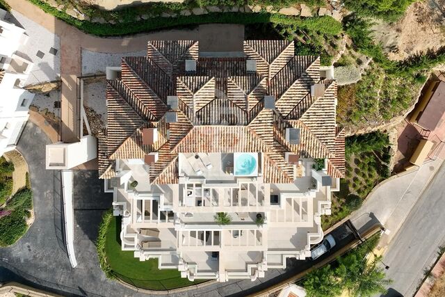 Penthouse duplex élégant avec vue panoramique sur la mer à Marbella, Nueva Andalucía