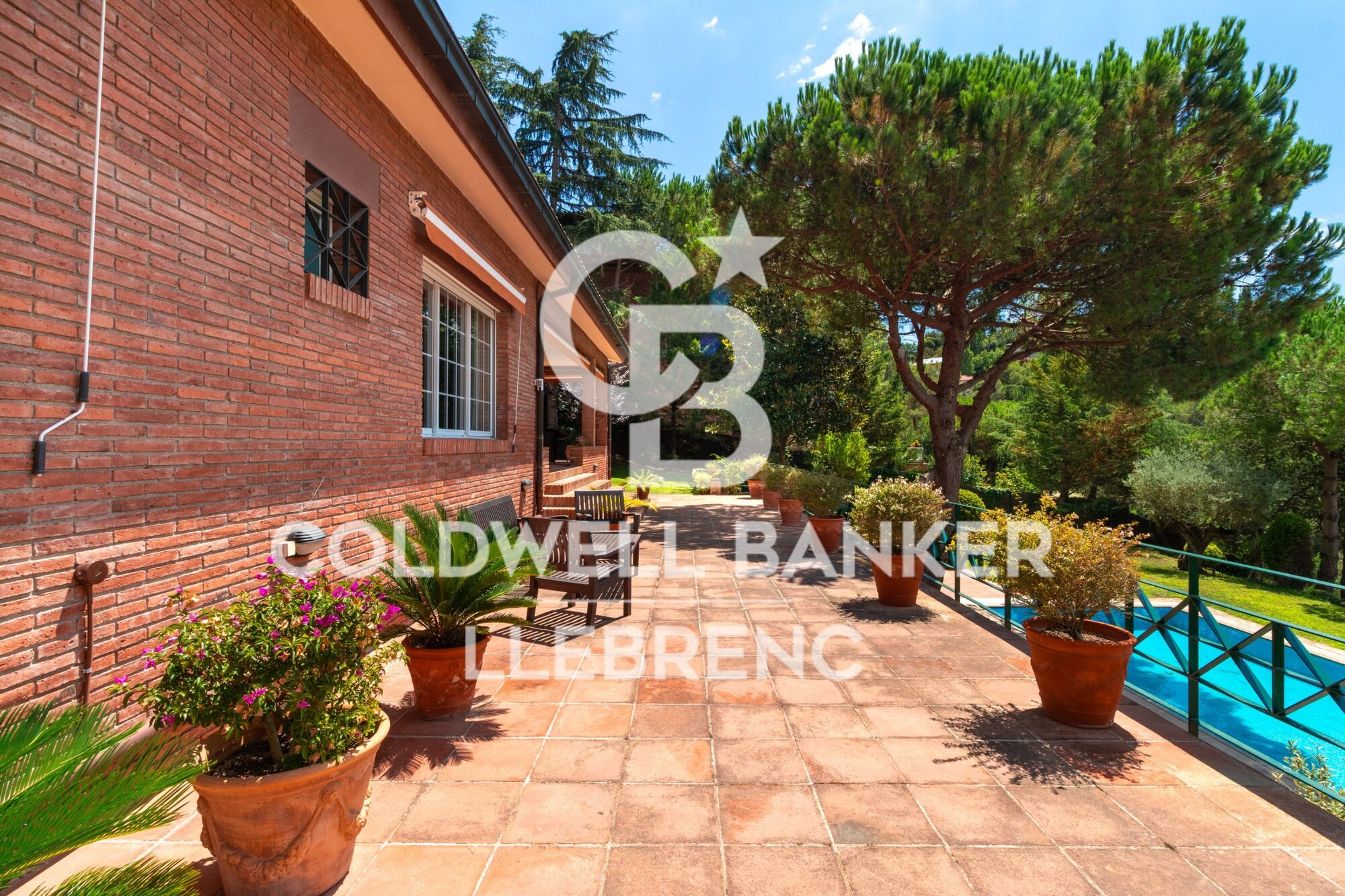 Spectacular house with pool and large garden in Vallvidrera