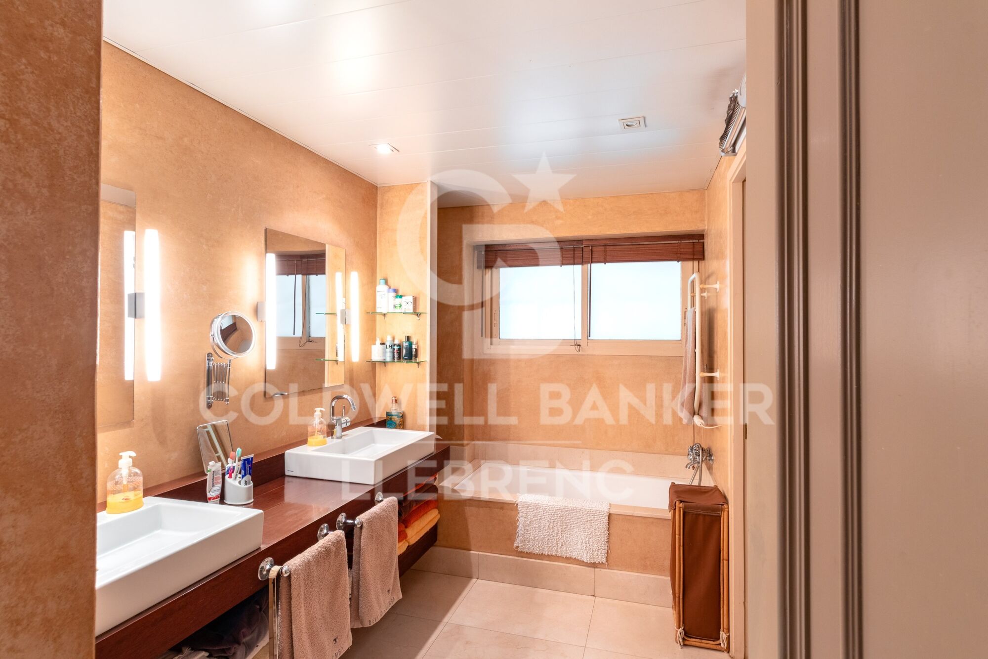 Spectacular house with pool and large garden in Vallvidrera