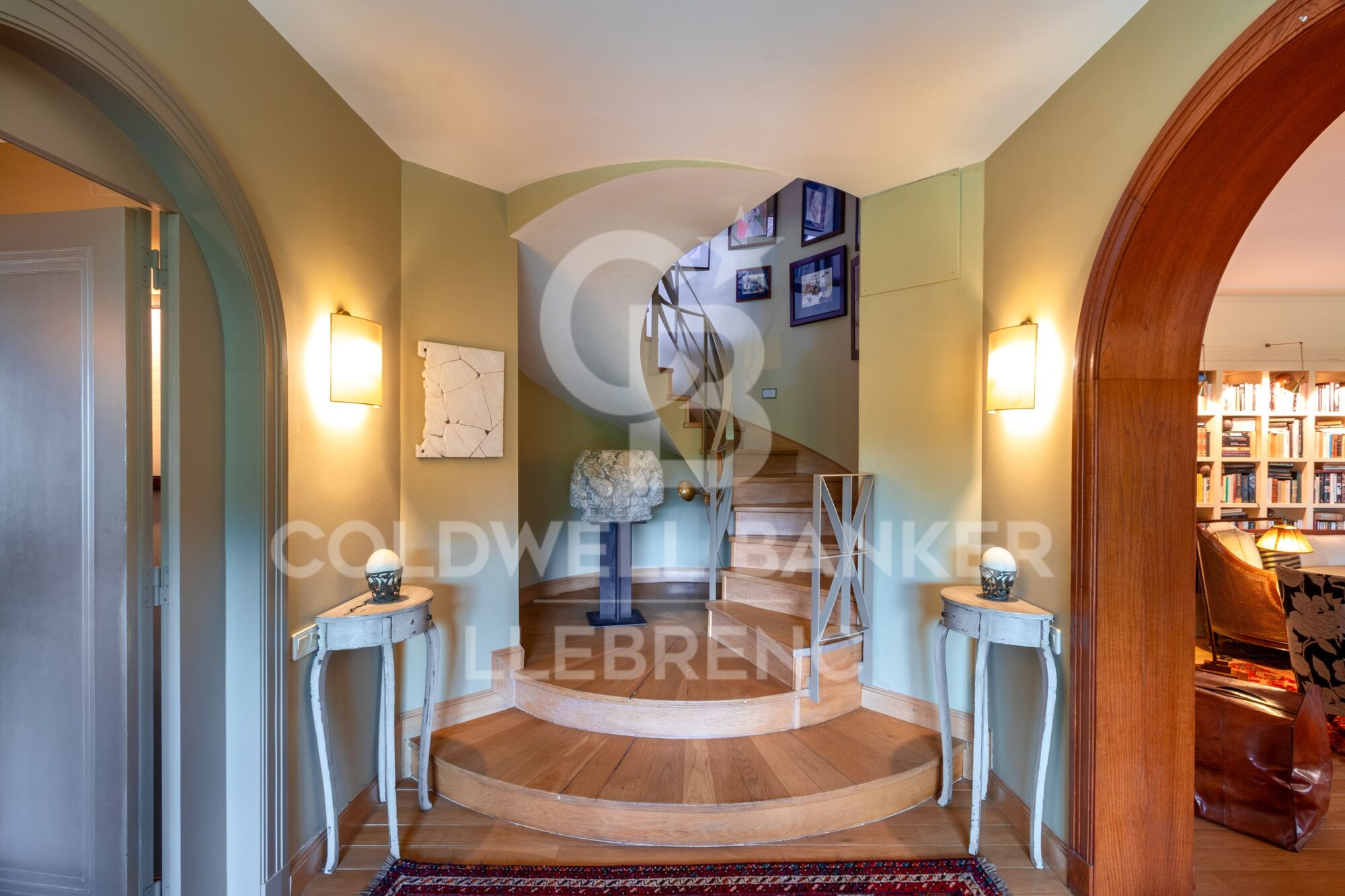 Spectacular house with pool and large garden in Vallvidrera