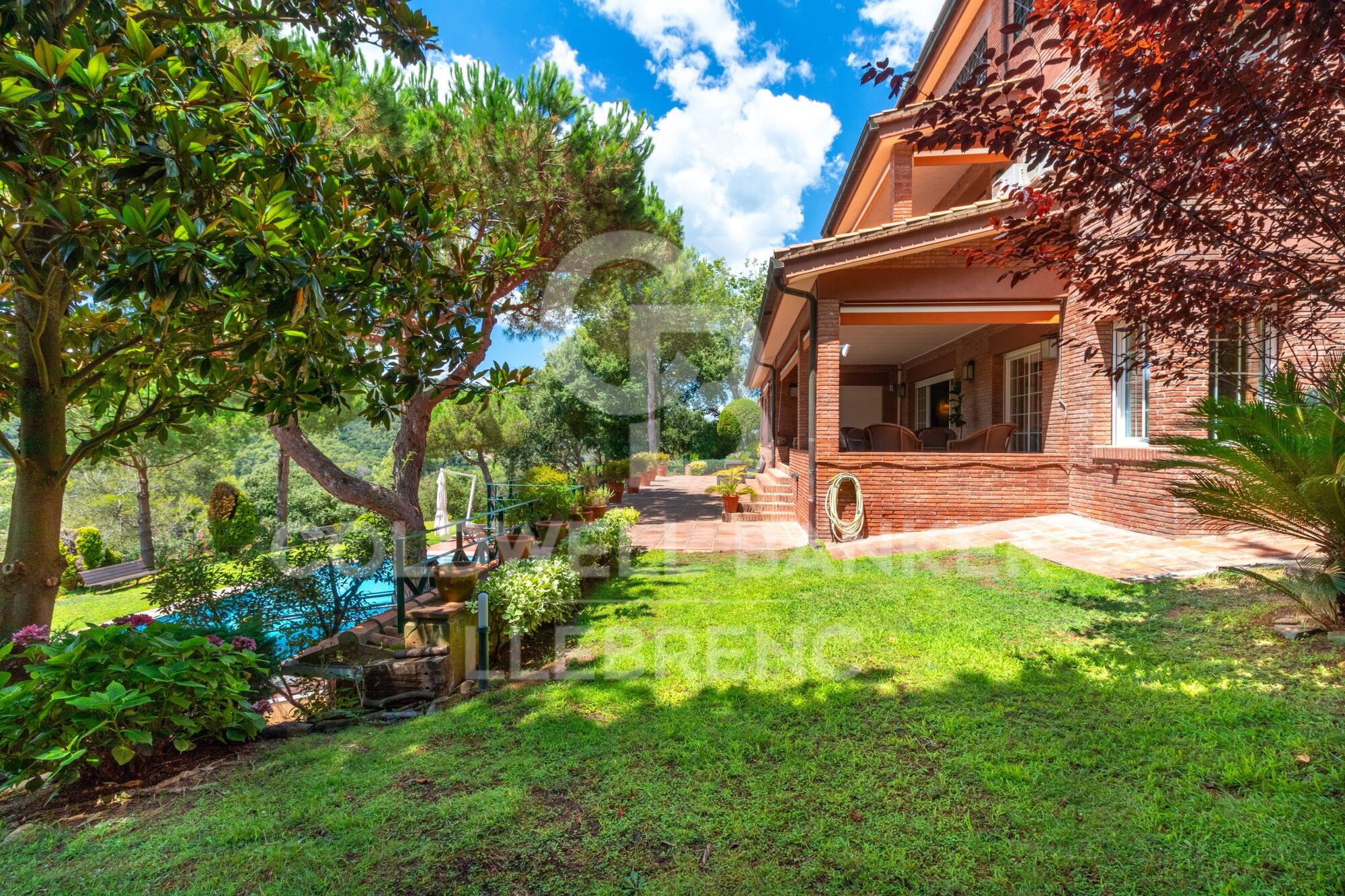 Spectacular house with pool and large garden in Vallvidrera