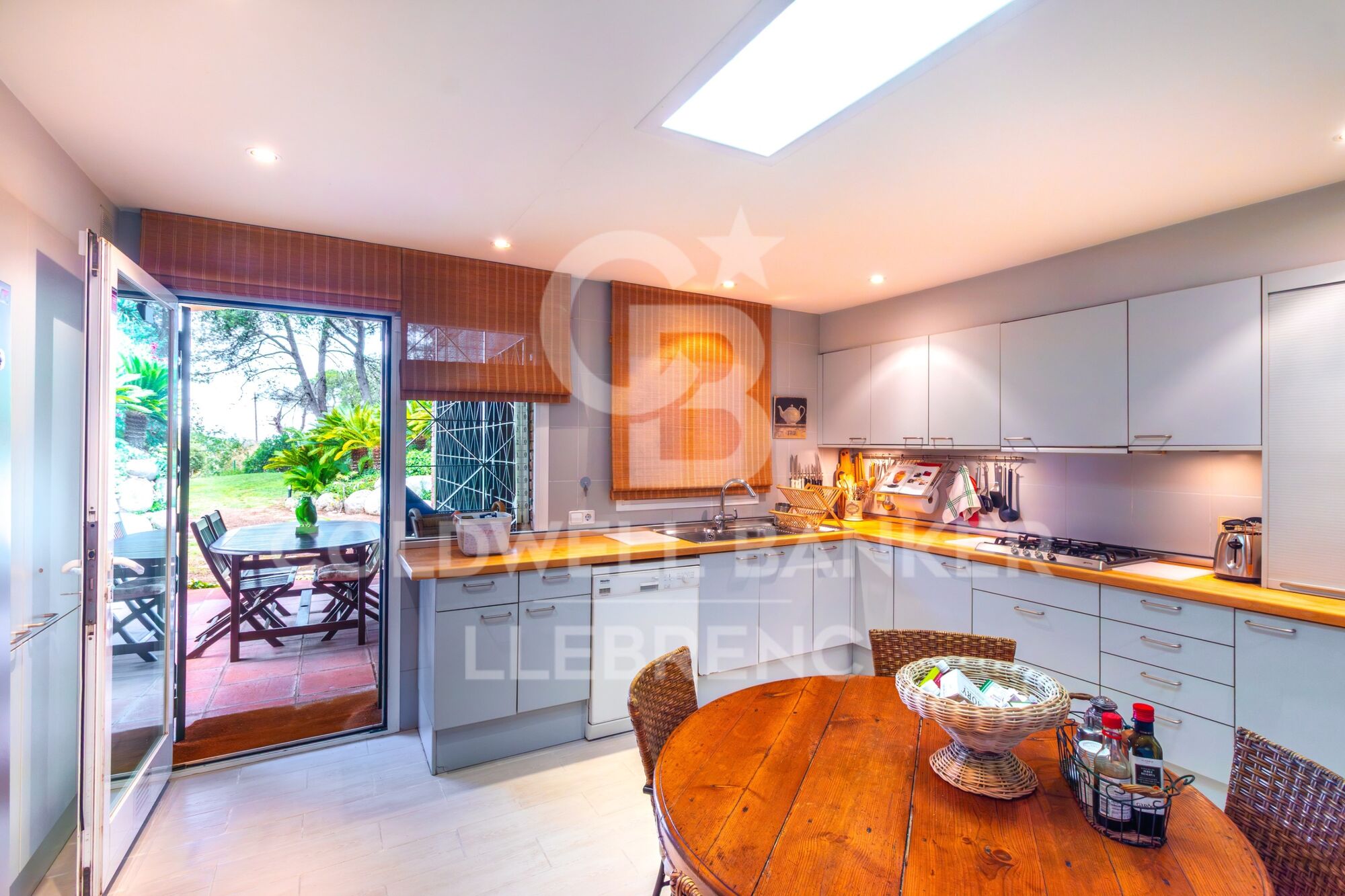 Spectacular house with pool and large garden in Vallvidrera