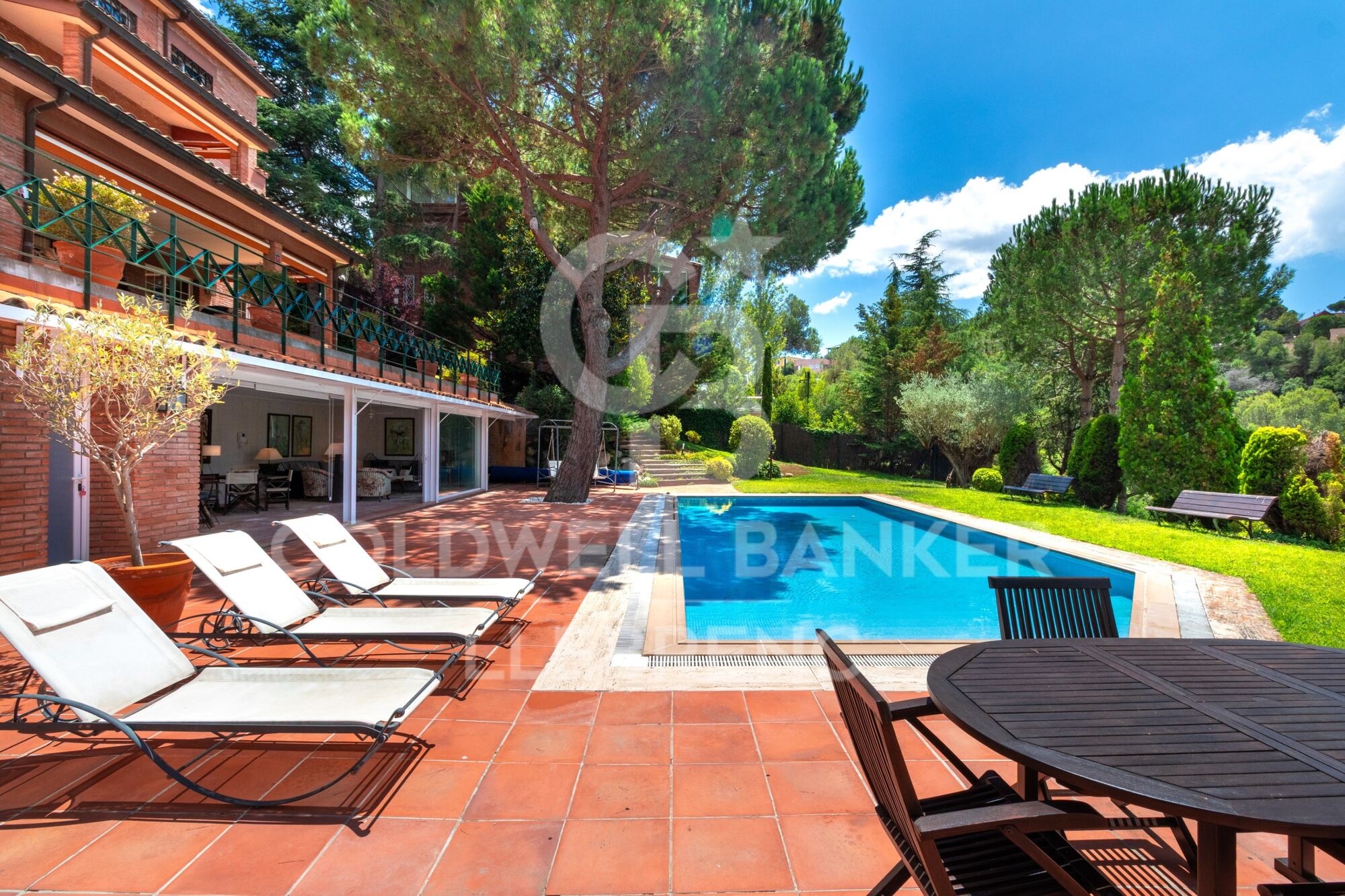 Spectacular house with pool and large garden in Vallvidrera