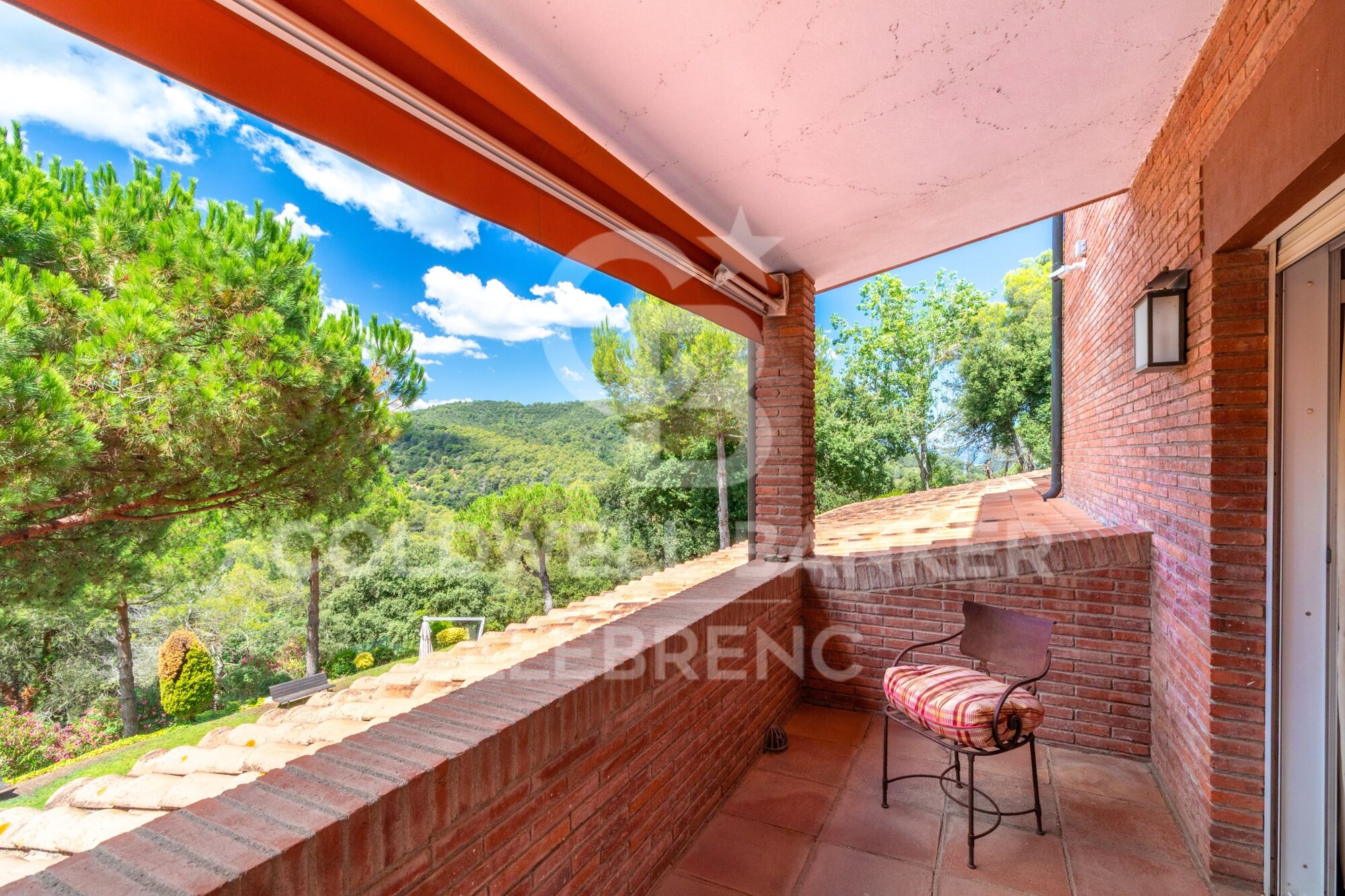 Spectacular house with pool and large garden in Vallvidrera