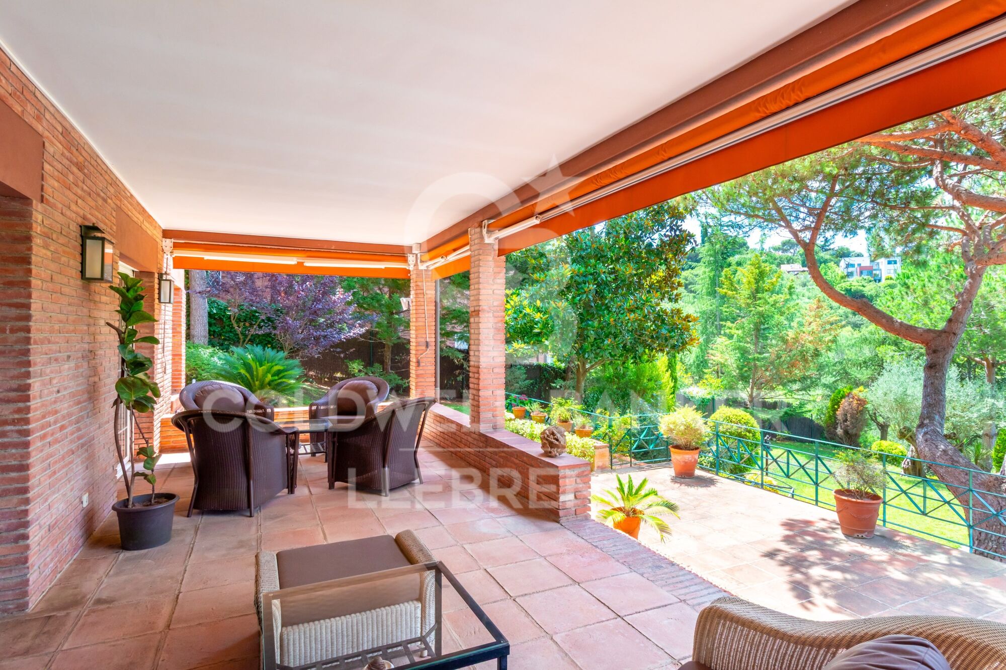 Spectacular house with pool and large garden in Vallvidrera