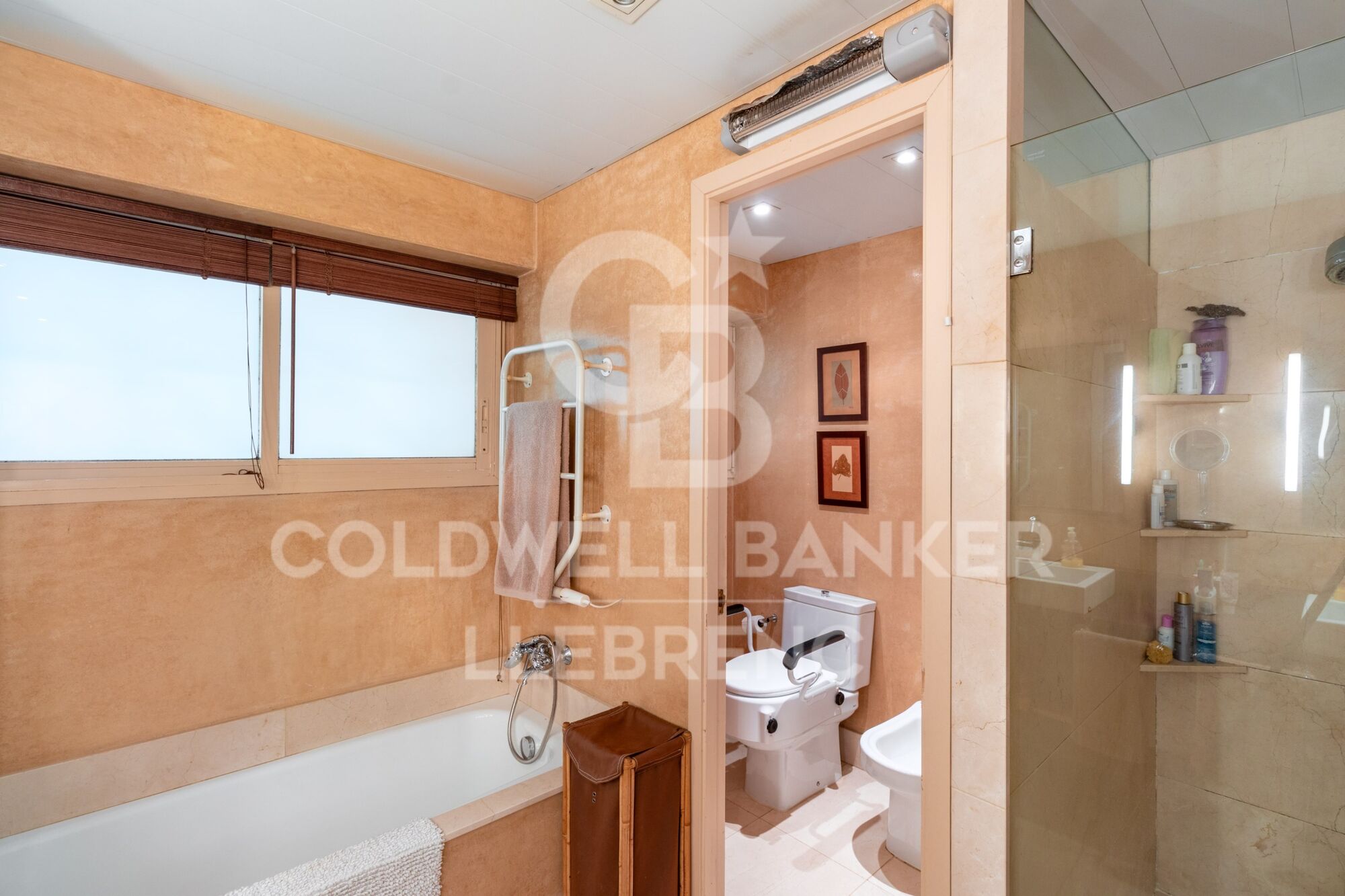 Spectacular house with pool and large garden in Vallvidrera