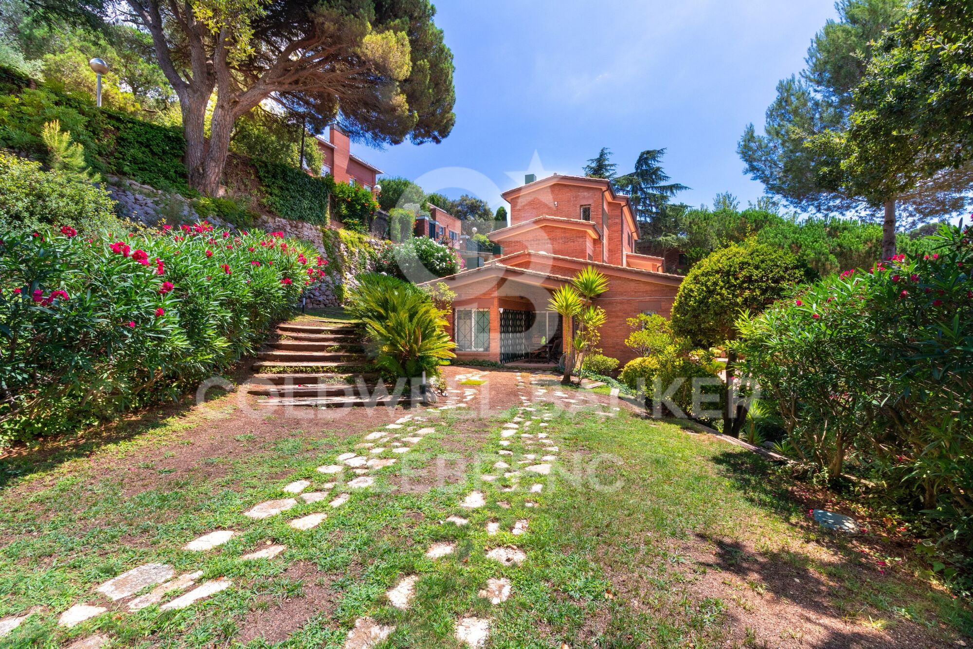 Espectacular casa con piscina y gran jardín en Vallvidrera