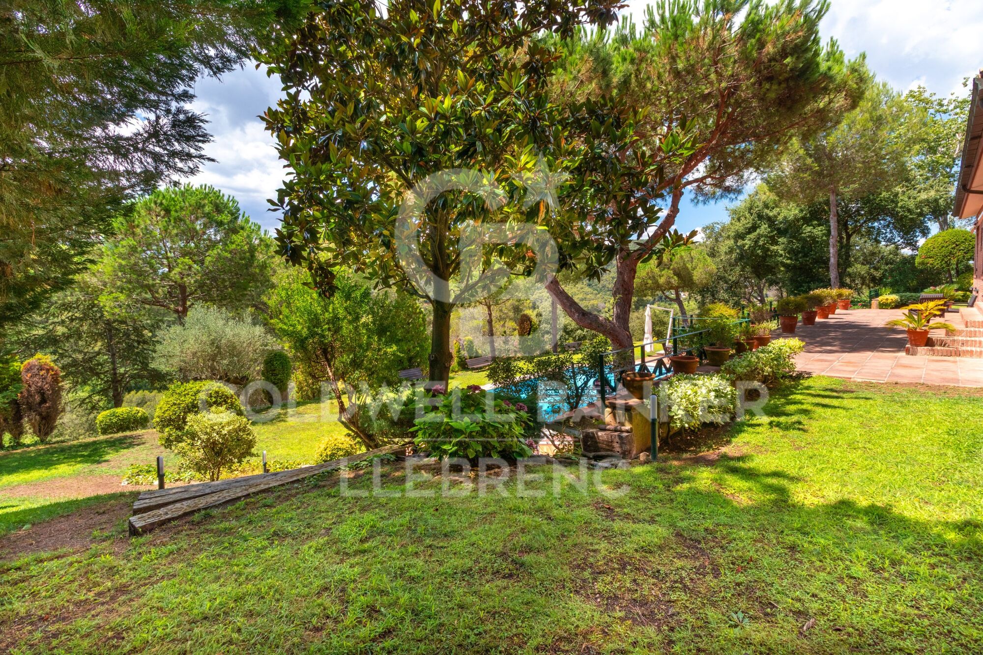 Espectacular casa con piscina y gran jardín en Vallvidrera