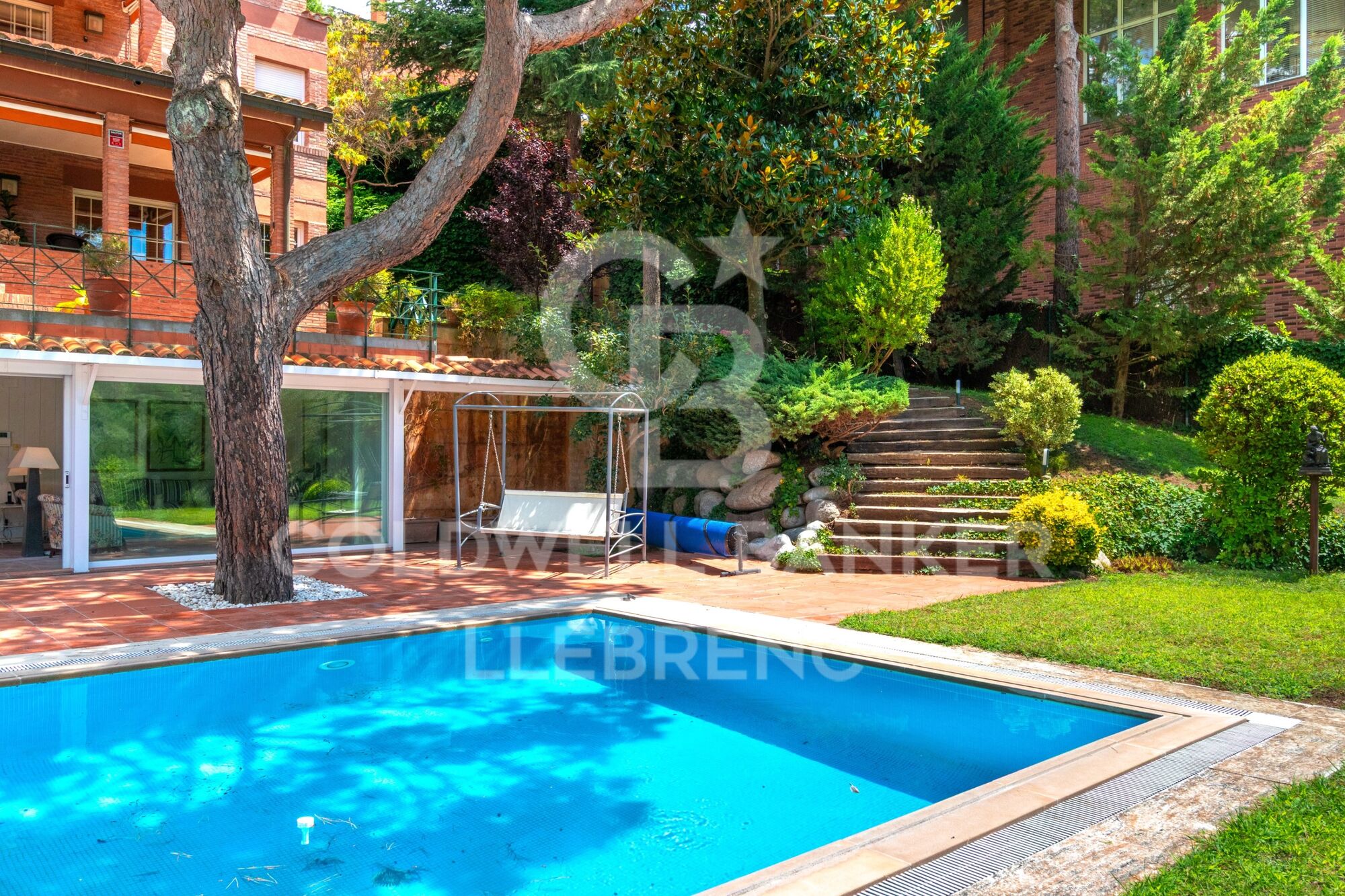 Espectacular casa con piscina y gran jardín en Vallvidrera