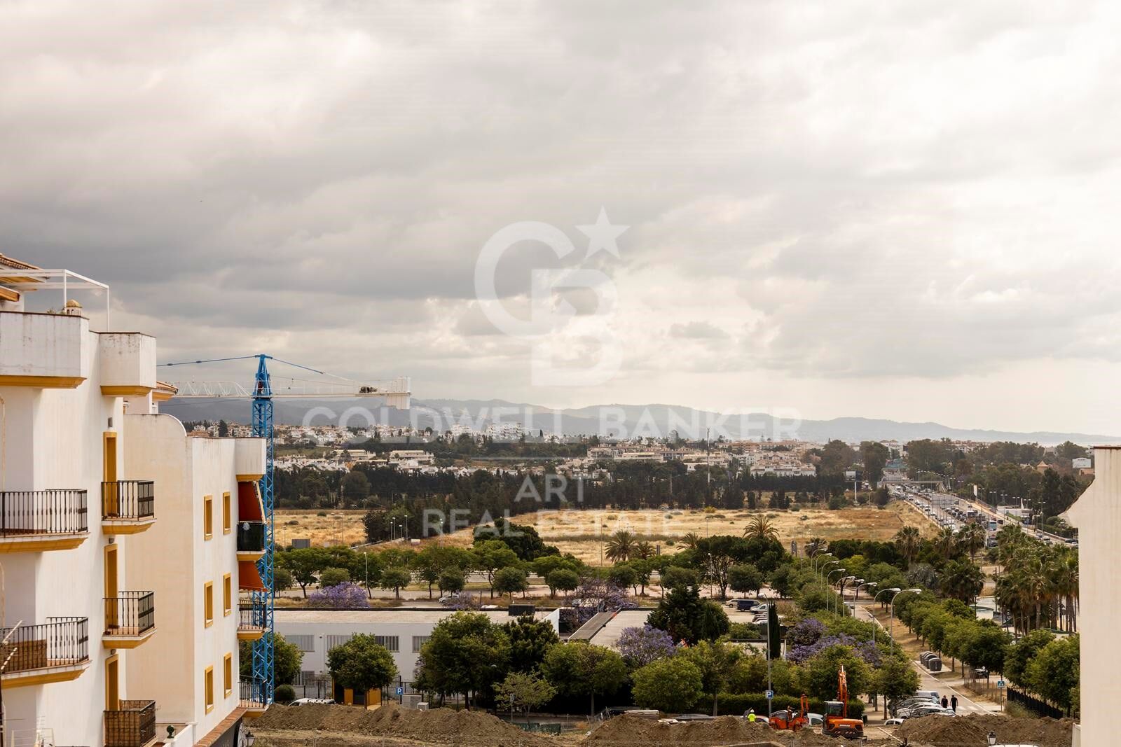 A castle in San Pedro Pueblo - unique 8-room residence with charm, scale & investment potential