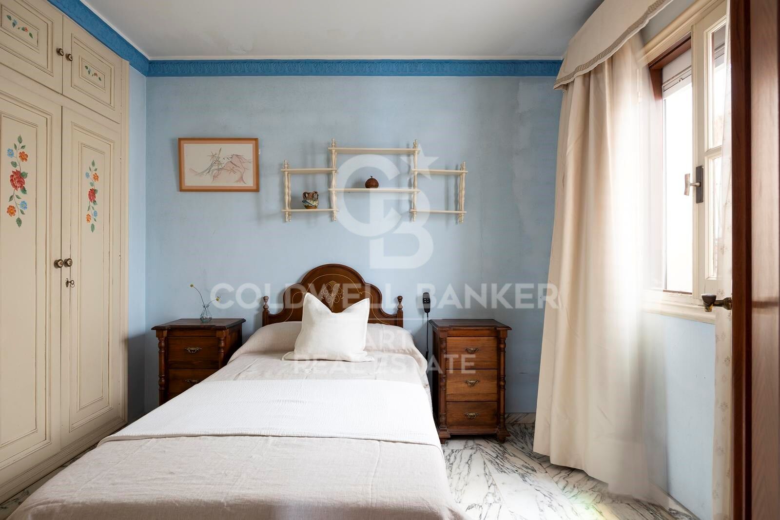 A castle in San Pedro Pueblo - unique 8-room residence with charm, scale & investment potential