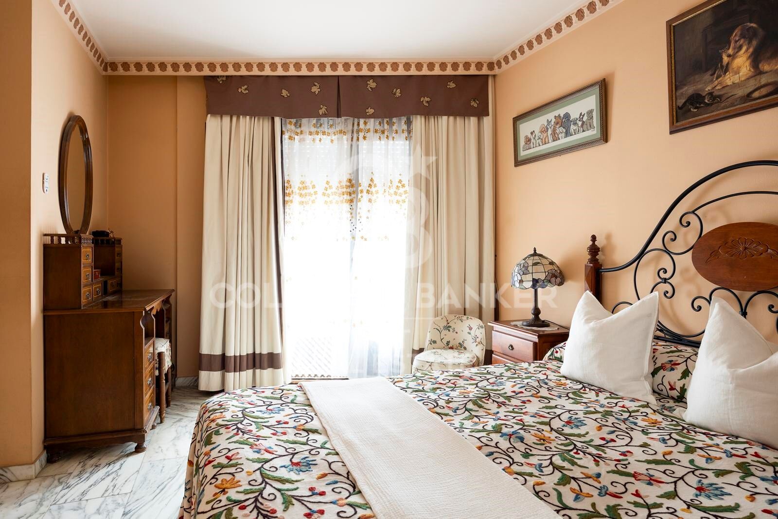 A castle in San Pedro Pueblo - unique 8-room residence with charm, scale & investment potential