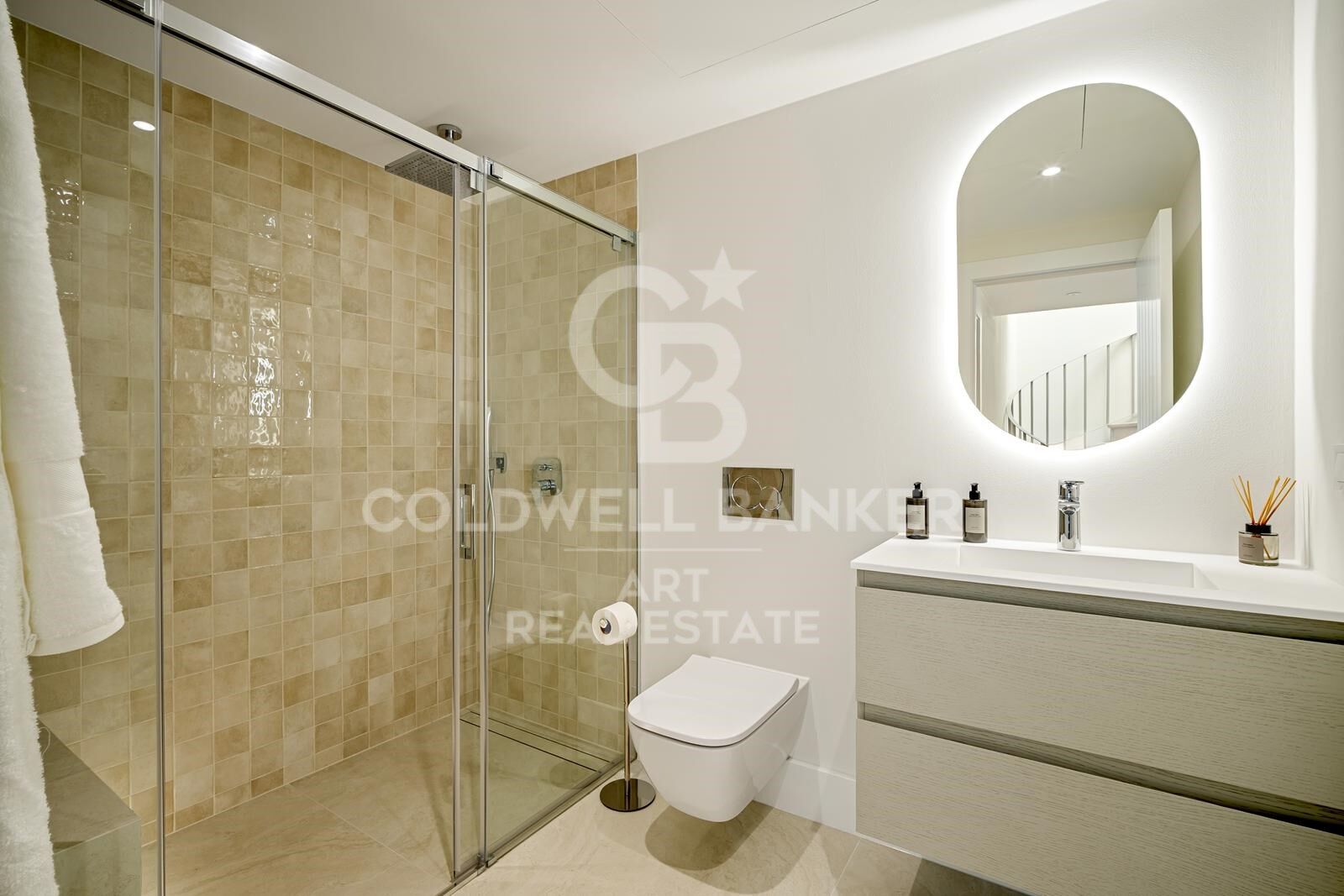 Adosado con elegancia y vistas al golf y al mar en La Quinta, Benahavís