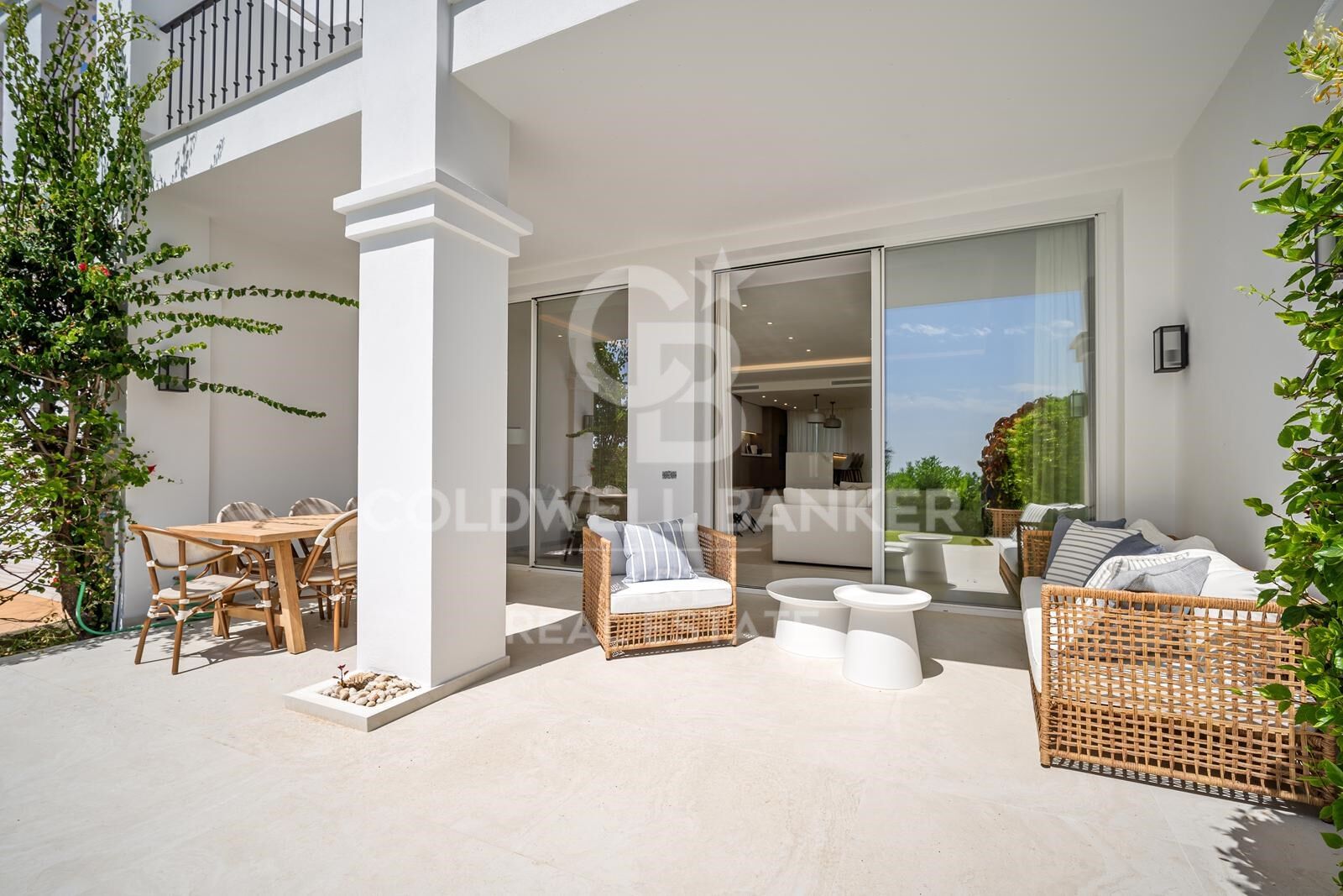 Adosado con elegancia y vistas al golf y al mar en La Quinta, Benahavís