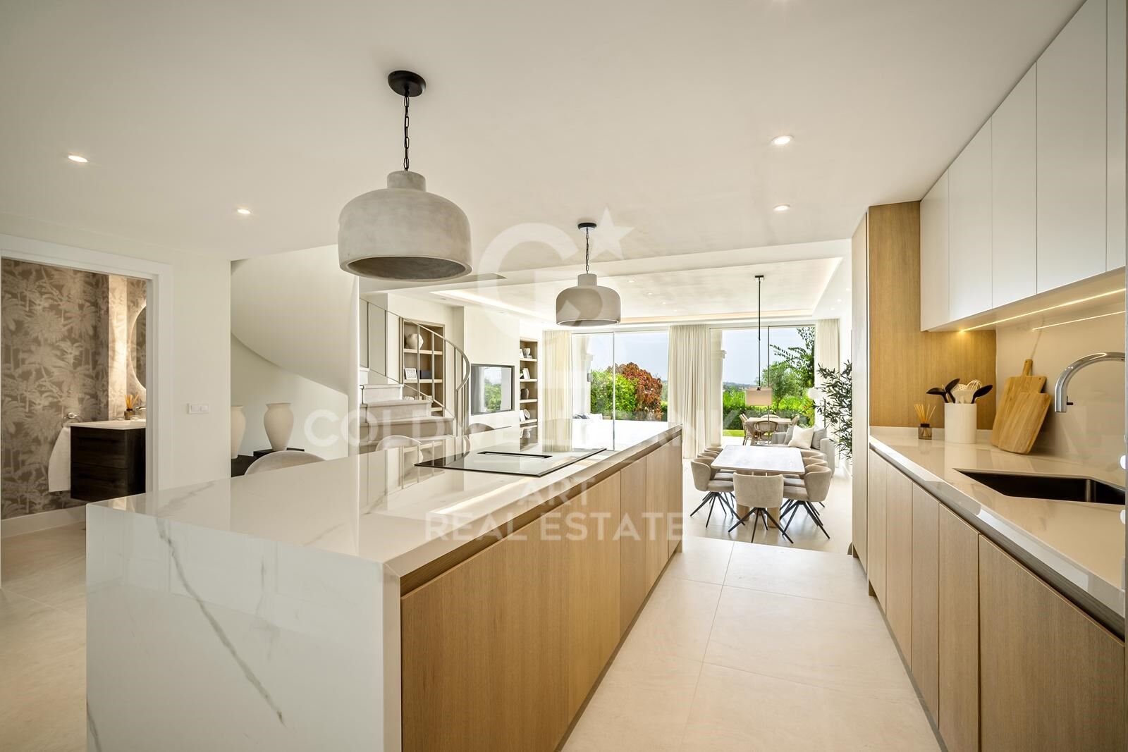 Adosado con elegancia y vistas al golf y al mar en La Quinta, Benahavís