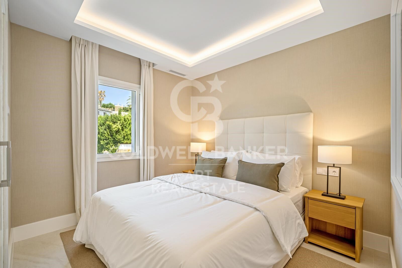 Adosado con elegancia y vistas al golf y al mar en La Quinta, Benahavís