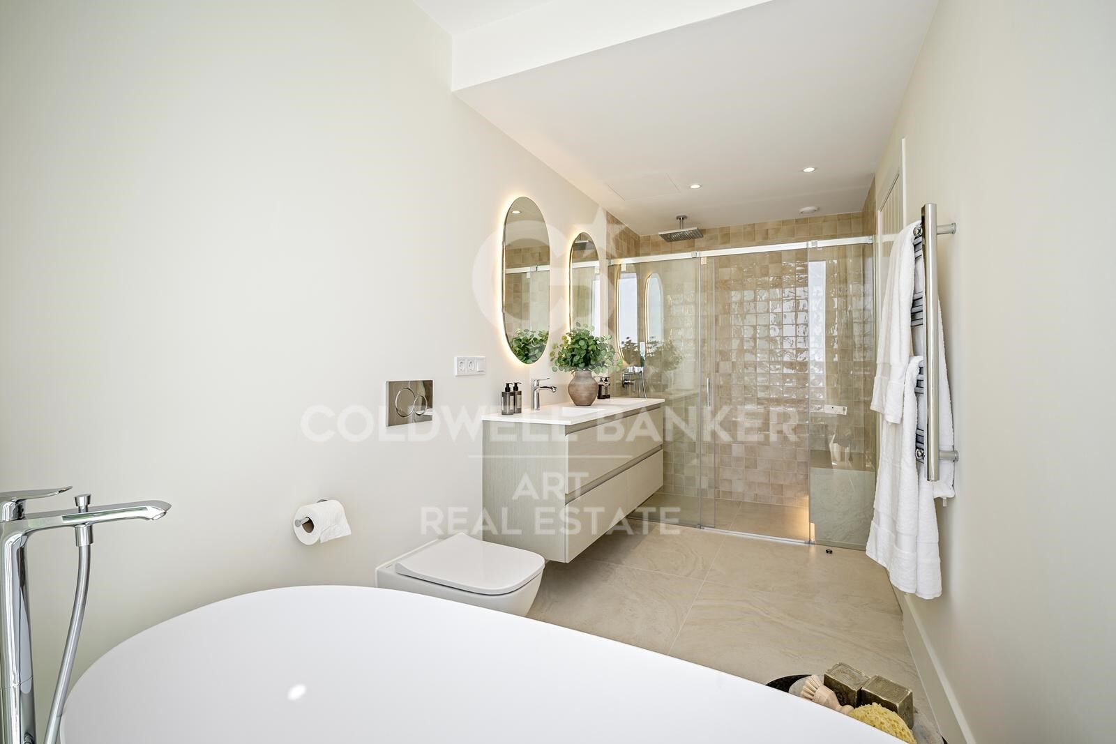 Stilvolles Stadthaus mit Meer- & Golfblick in La Quinta, Benahavís