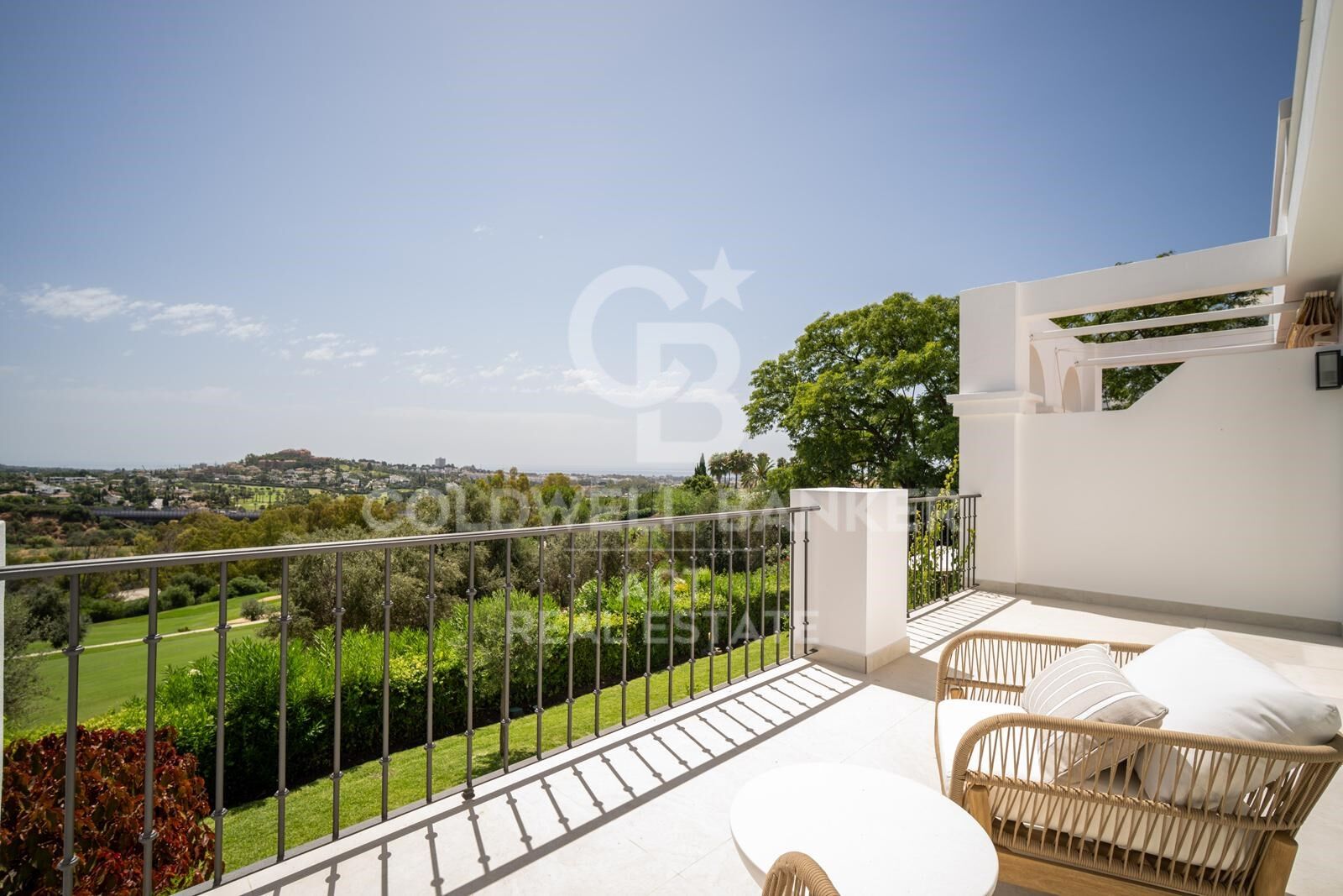 Stilvolles Stadthaus mit Meer- & Golfblick in La Quinta, Benahavís