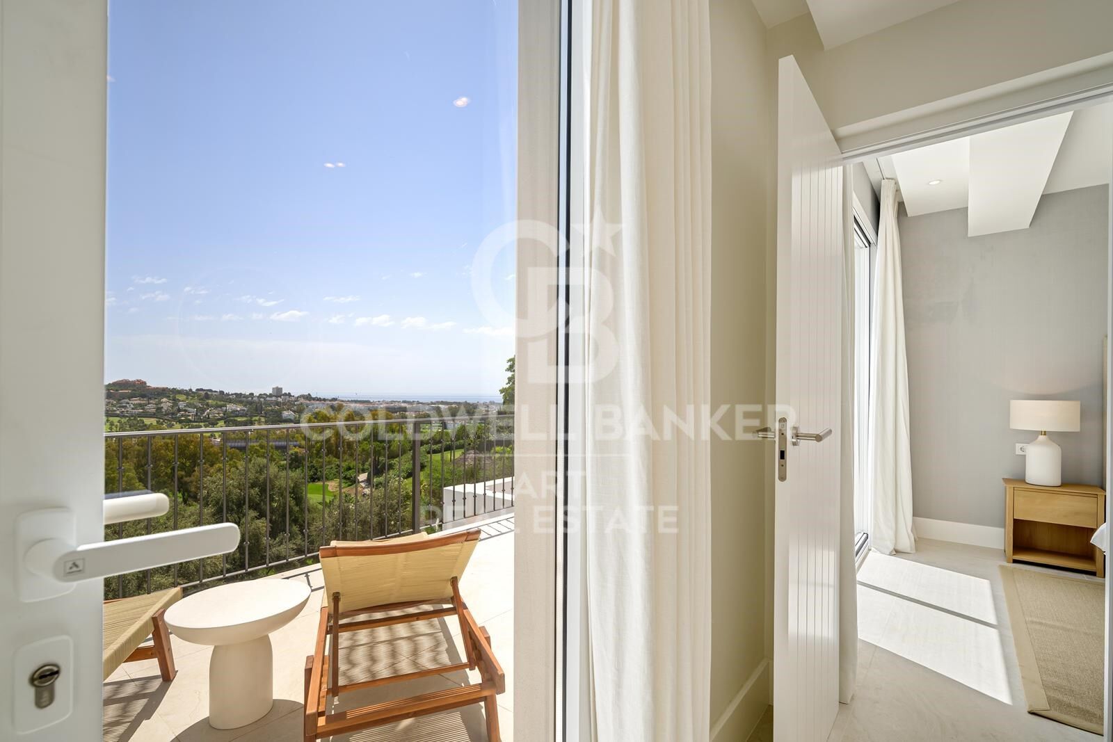 Elegant townhouse with golf & sea views in La Quinta, Benahavís