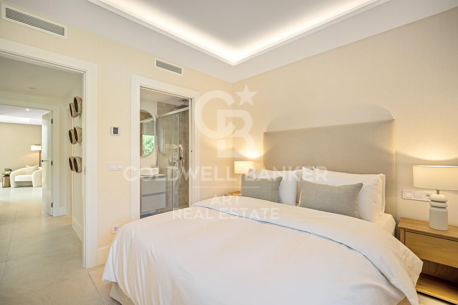 Adosado con elegancia y vistas al golf y al mar en La Quinta, Benahavís
