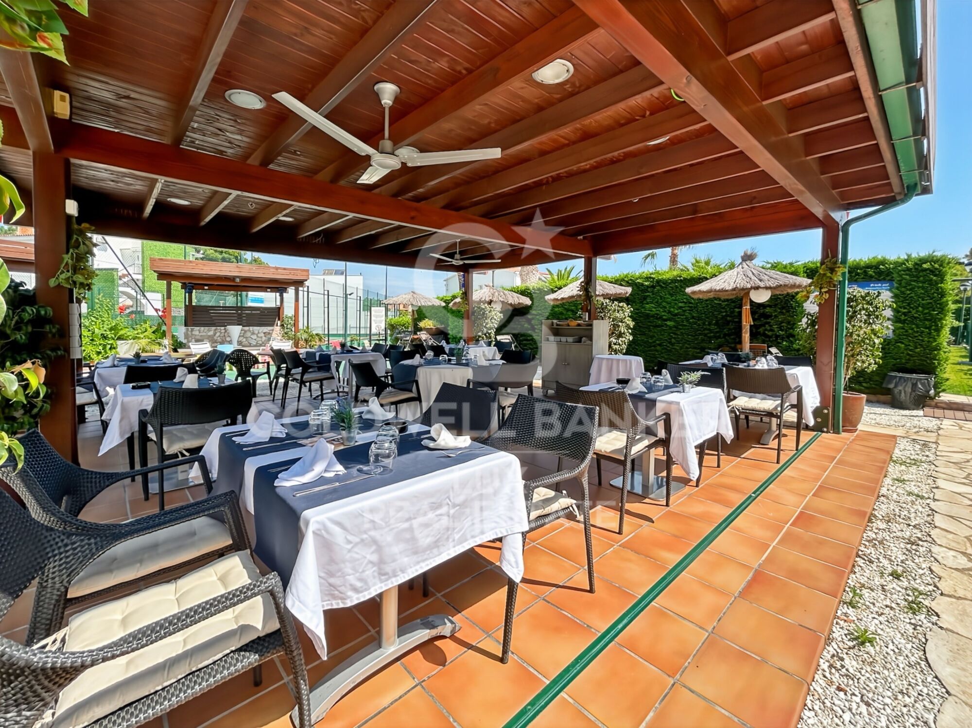 Gebäude mit Restaurant in Llançà