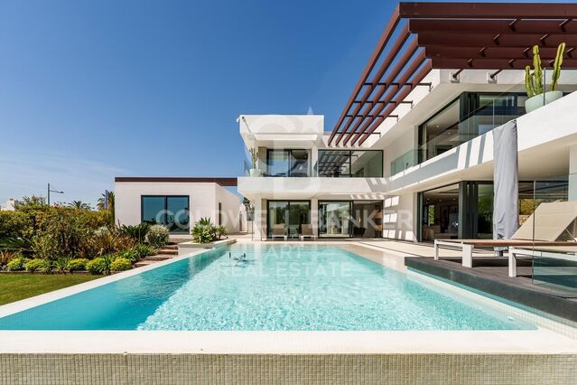 Modern 5-Bedroom Villa with Sea Views in Cancelada - New Golden Mile, Estepona
