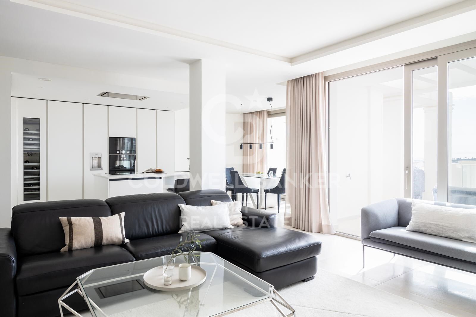 Elegante apartamento de lujo con vistas al mar en Nine Lions, Nueva Andalucía