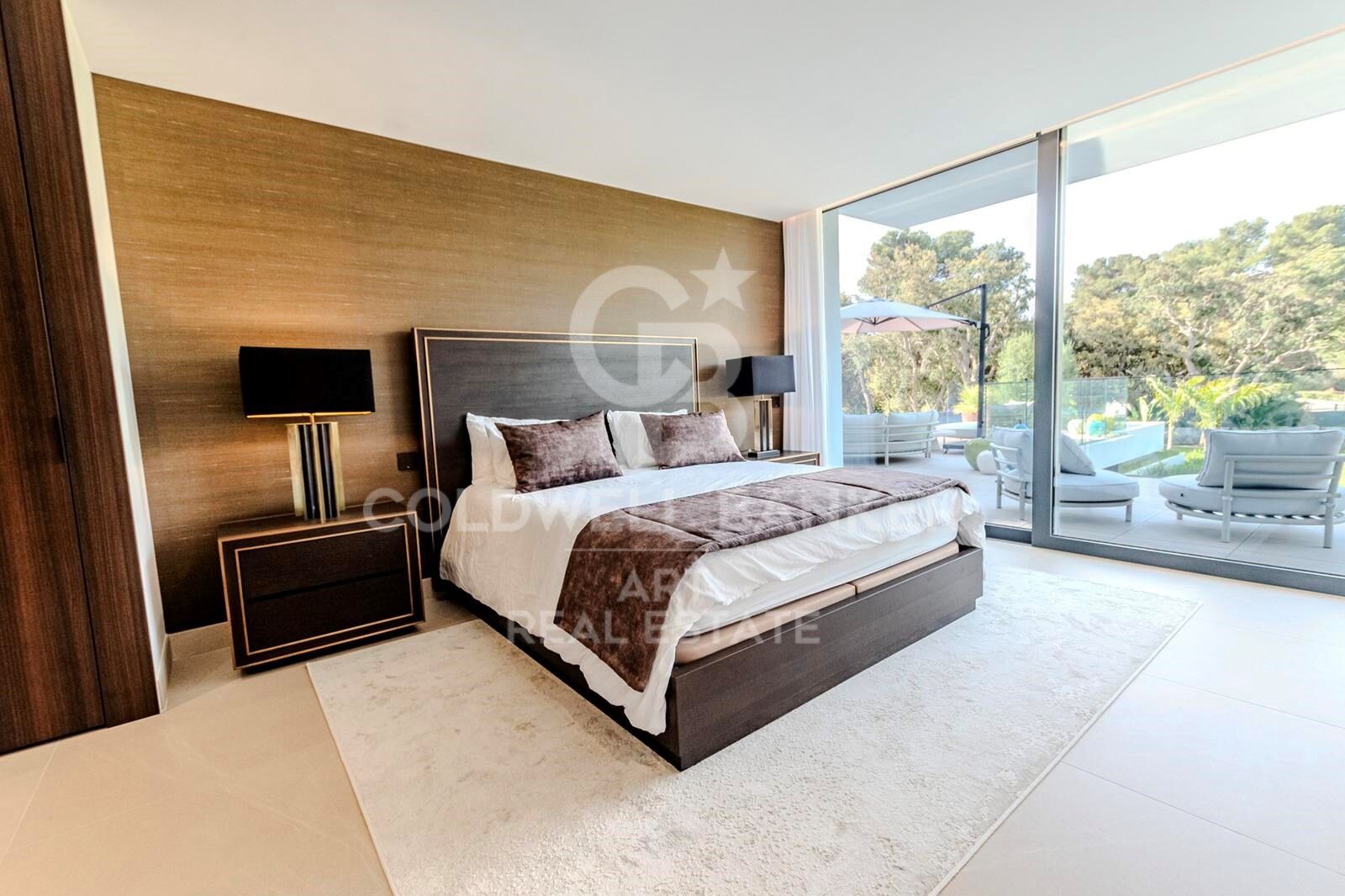 Sofisticada villa moderna en los Reyes y Reinas de Sotogrande