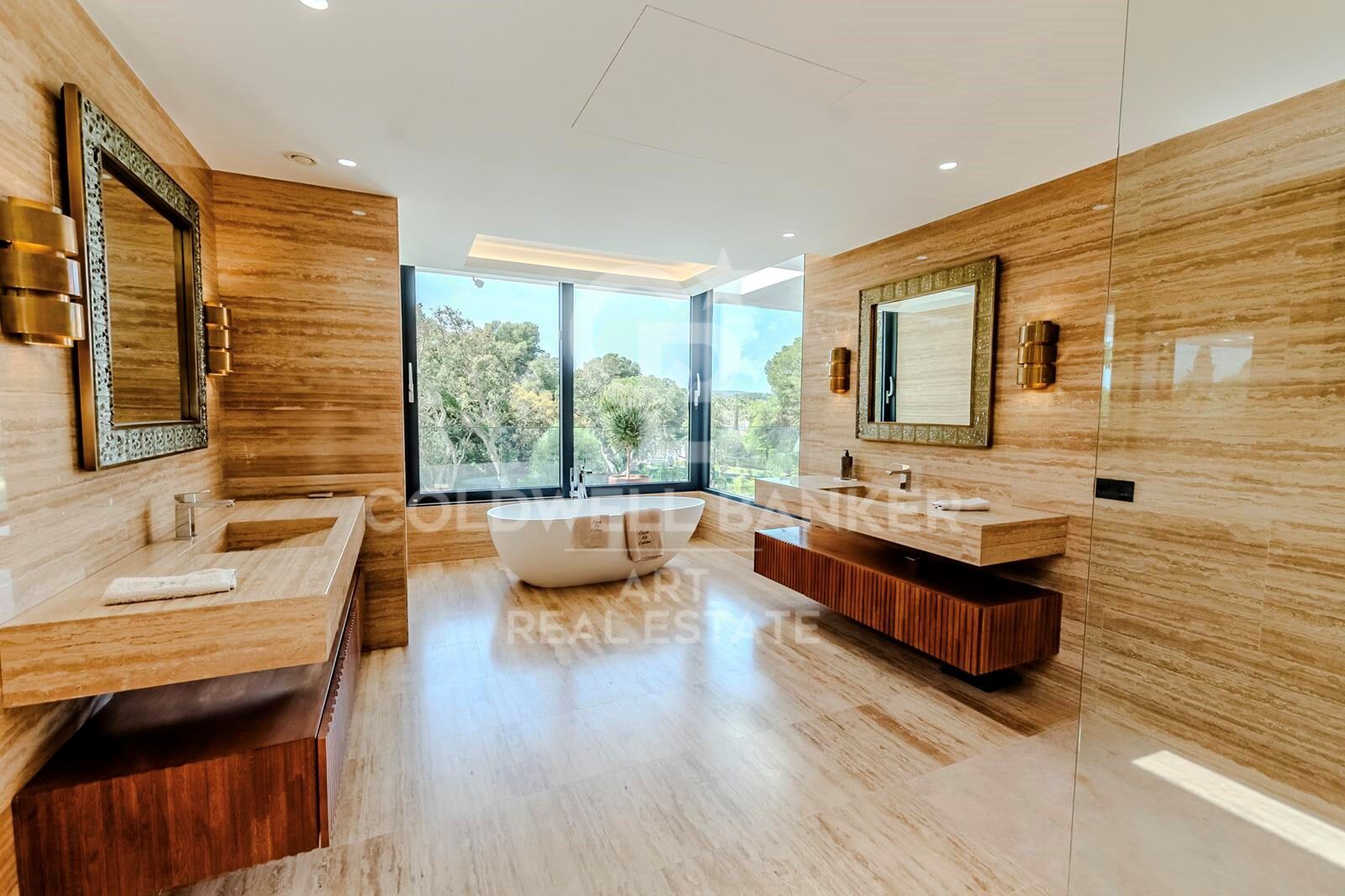 Sofisticada villa moderna en los Reyes y Reinas de Sotogrande