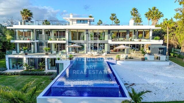 Sofisticada villa moderna en los Reyes y Reinas de Sotogrande