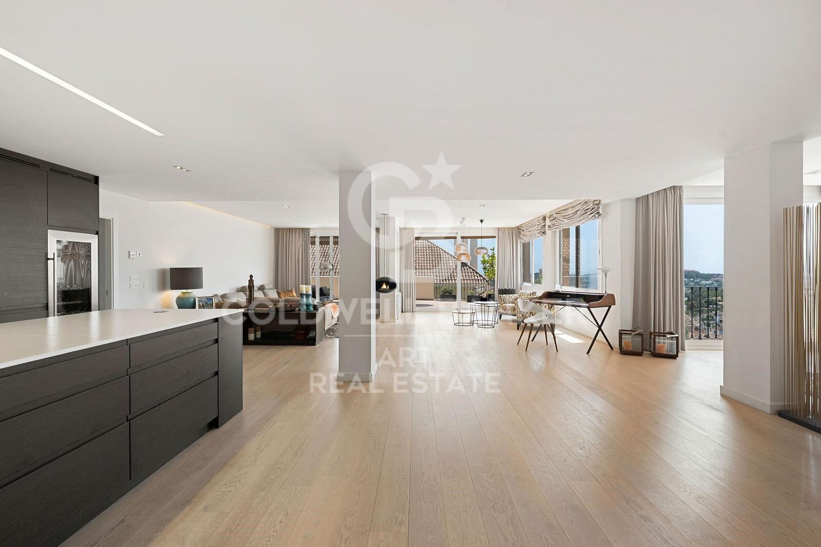 Dúplex elegante de 4 dormitorios con vistas al mar en Aloha Hill Club, Nueva Andalucía