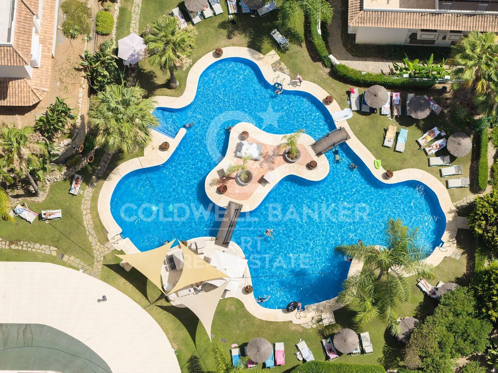 Dúplex elegante de 4 dormitorios con vistas al mar en Aloha Hill Club, Nueva Andalucía