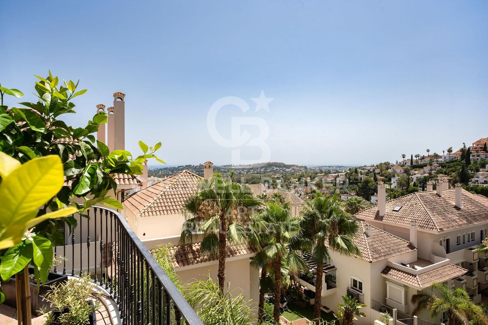 Elegantes 4-Schlafzimmer-Duplex mit Meerblick im Aloha Hill Club, Nueva Andalucía