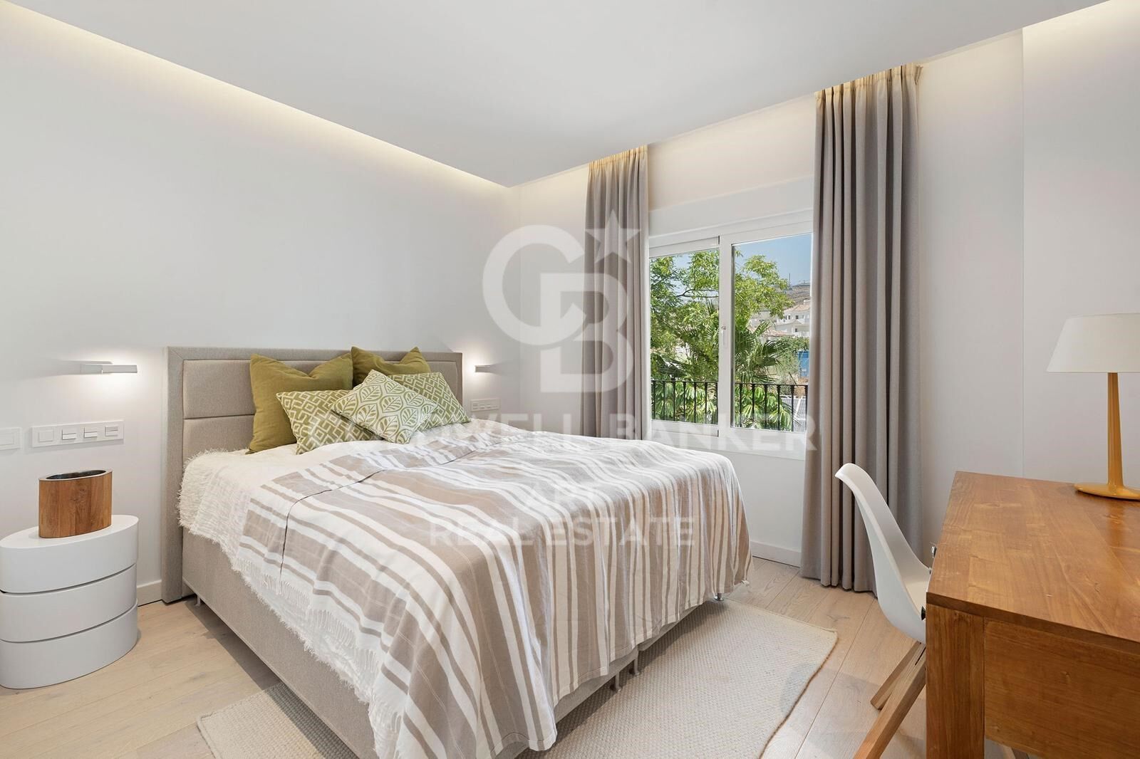 Elegant 4-bedroom duplex with sea views in Aloha Hill Club, Nueva Andalucía