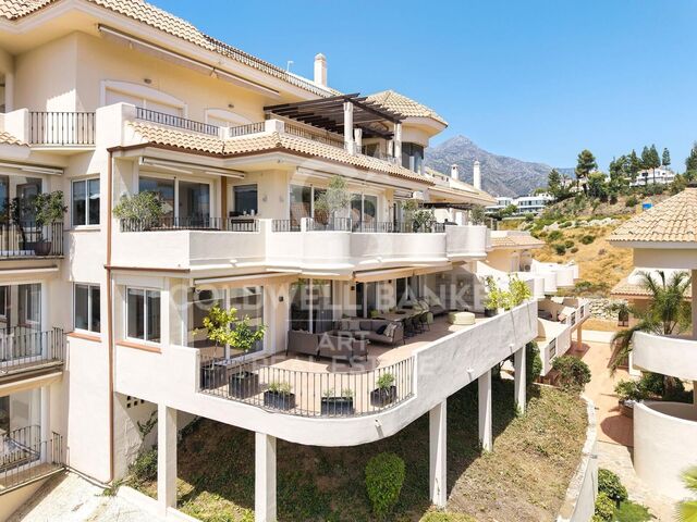 Duplex élégant de 4 chambres avec vue mer à Aloha Hill Club, Nueva Andaluciá