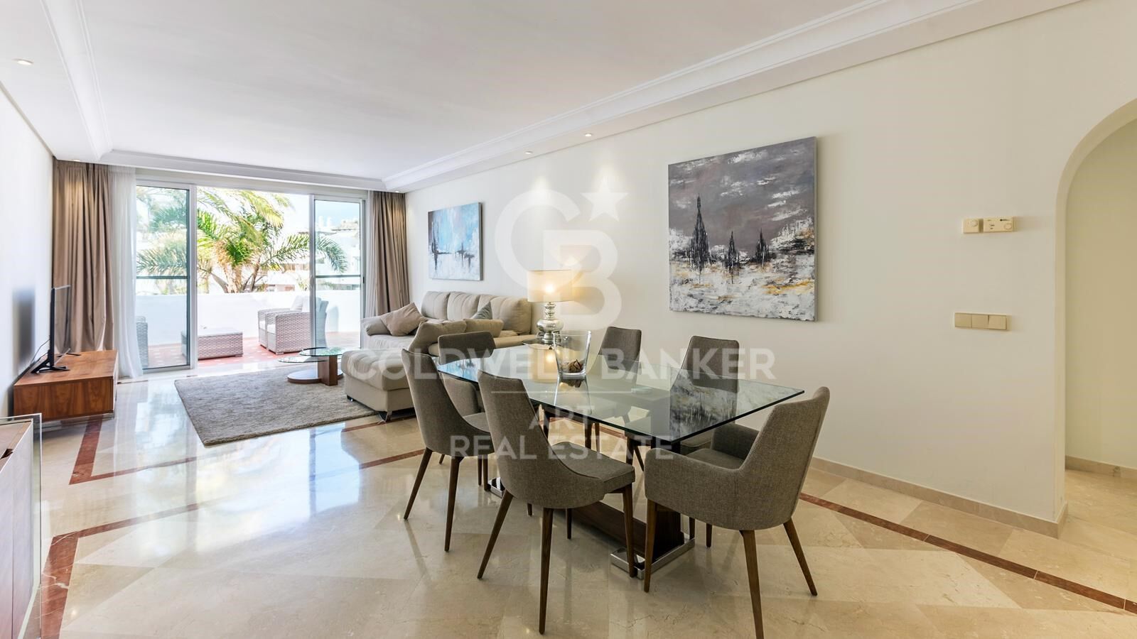 Ático dúplex contemporáneo con vistas al mar en Puerto Banús, Marbella