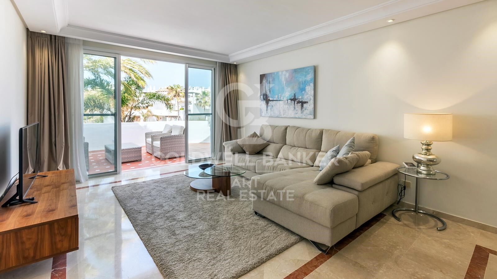 Ático dúplex contemporáneo con vistas al mar en Puerto Banús, Marbella